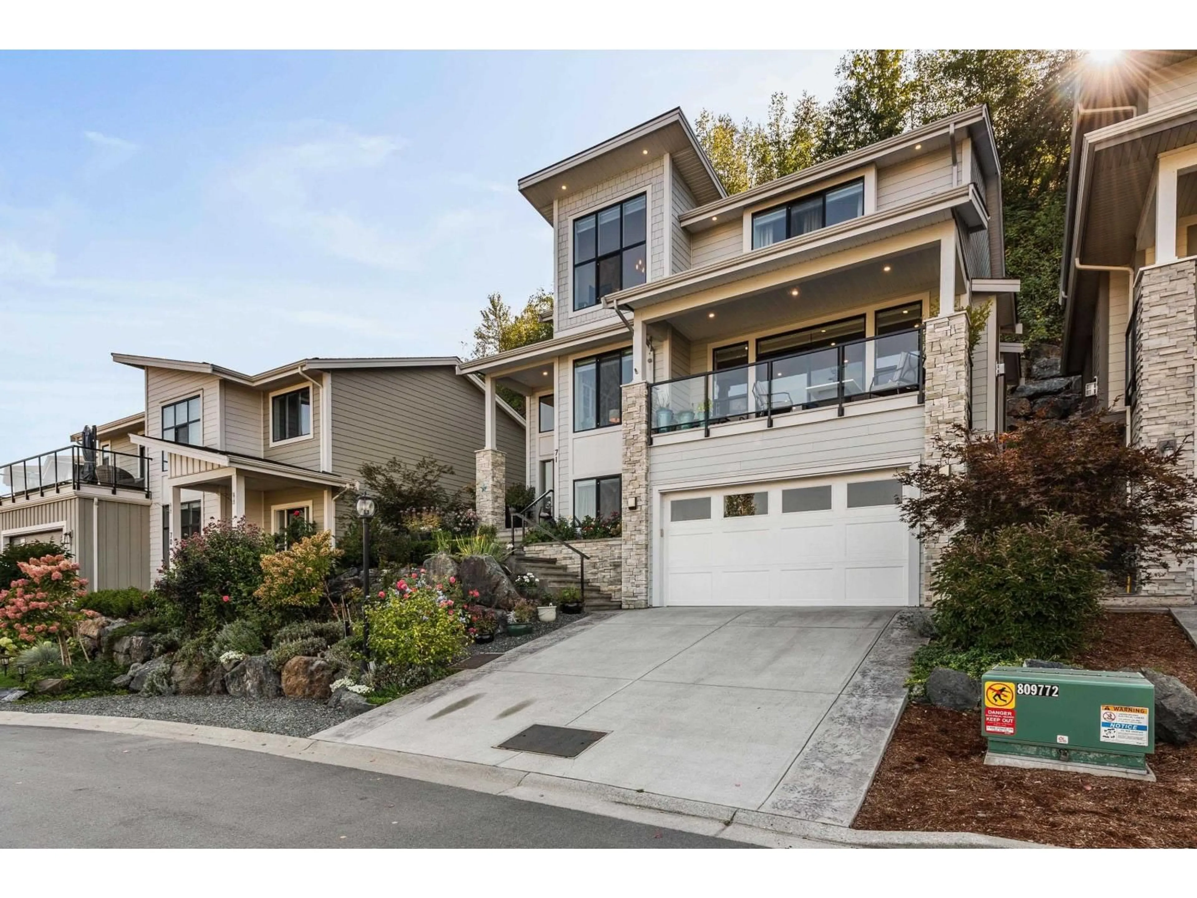 Home with vinyl exterior material, street for 71 - 50778 LEDGESTONE PLACE, Chilliwack British Columbia V2P0E7
