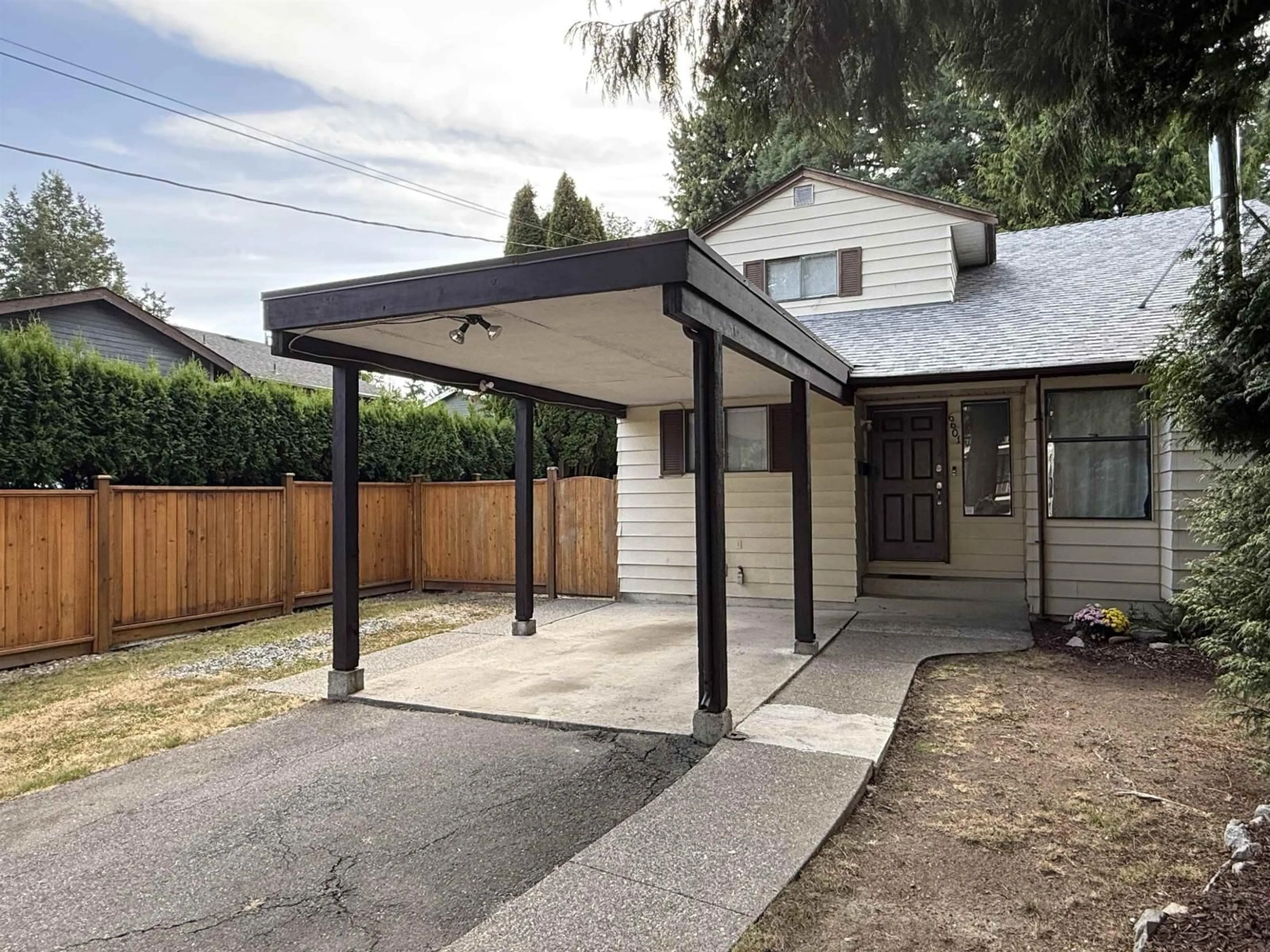 Home with vinyl exterior material, street for 6601 134, Surrey British Columbia V3W4S1