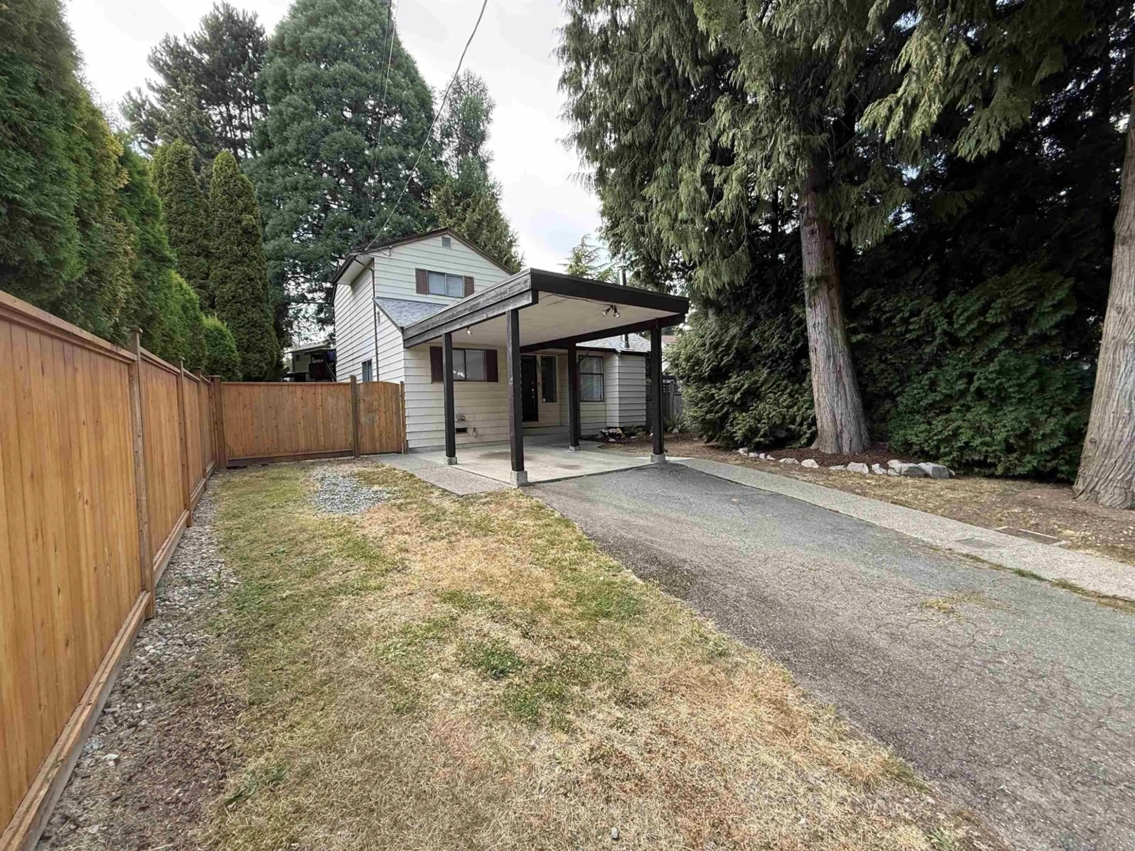 A pic from outside/outdoor area/front of a property/back of a property/a pic from drone, street for 6601 134, Surrey British Columbia V3W4S1
