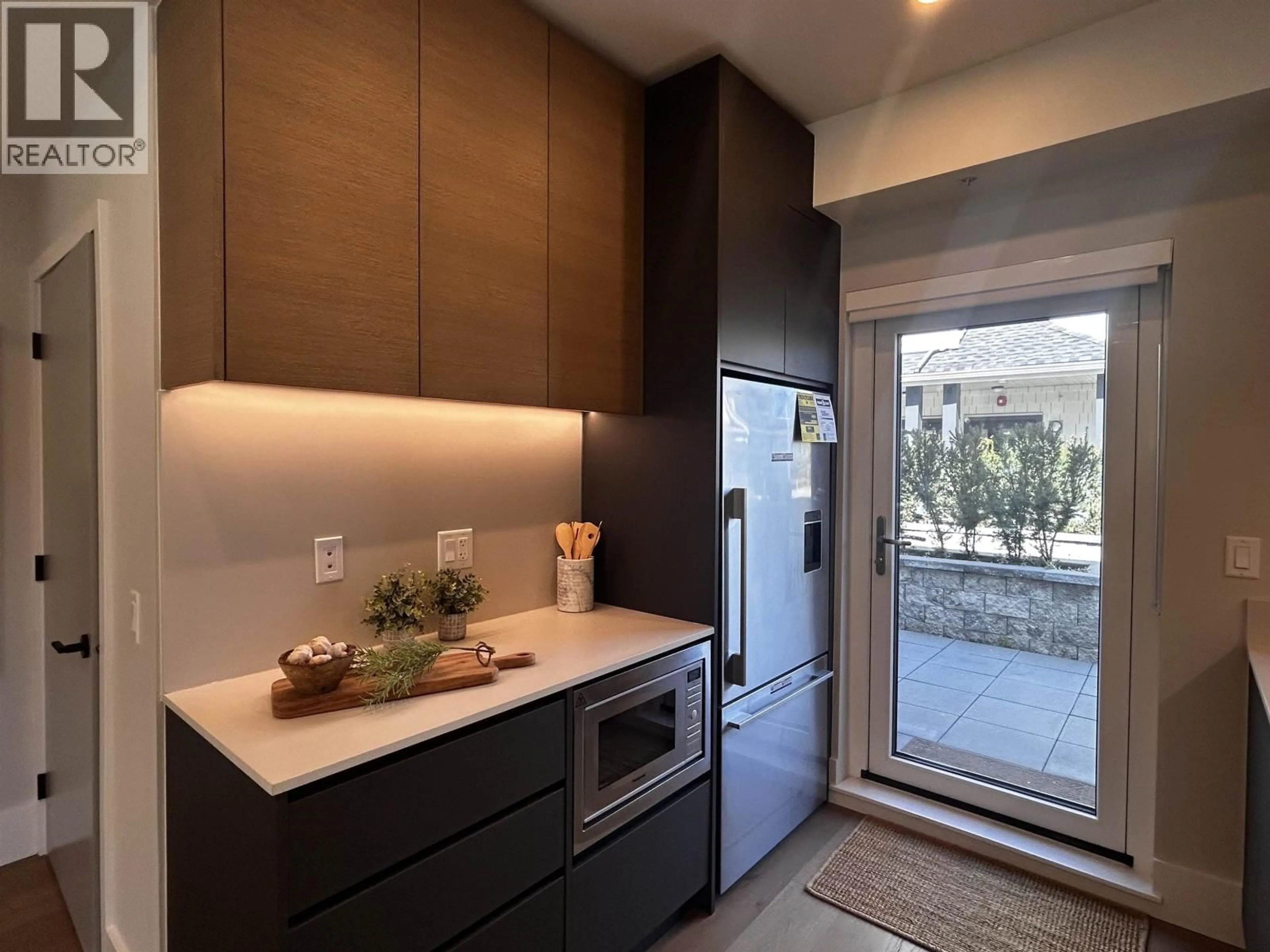 Contemporary kitchen, unknown for 1341 21ST AVENUE, Vancouver British Columbia V5V1T1