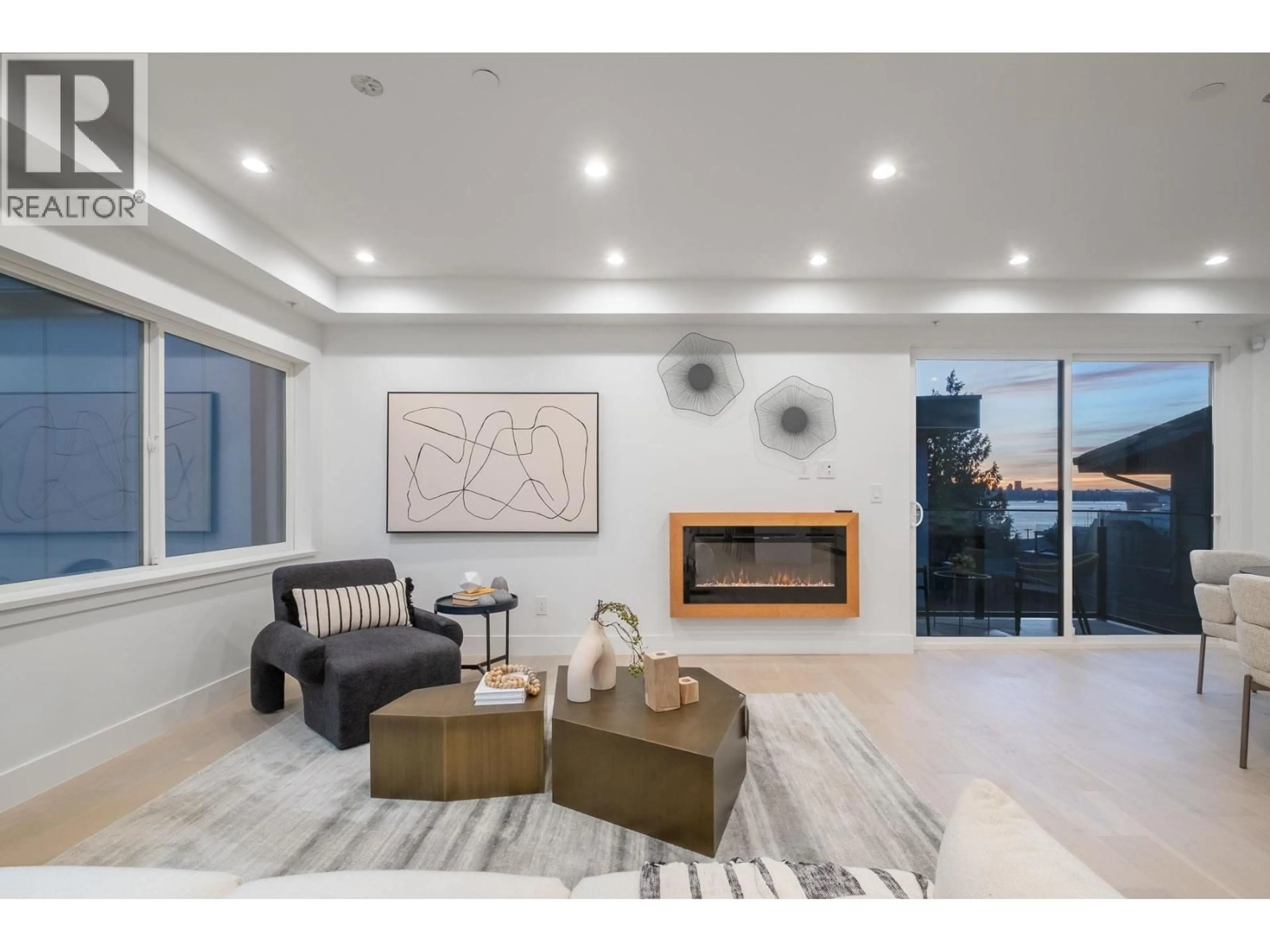 Living room with furniture, unknown for 2 - 432 1ST STREET, North Vancouver British Columbia V7L1B7