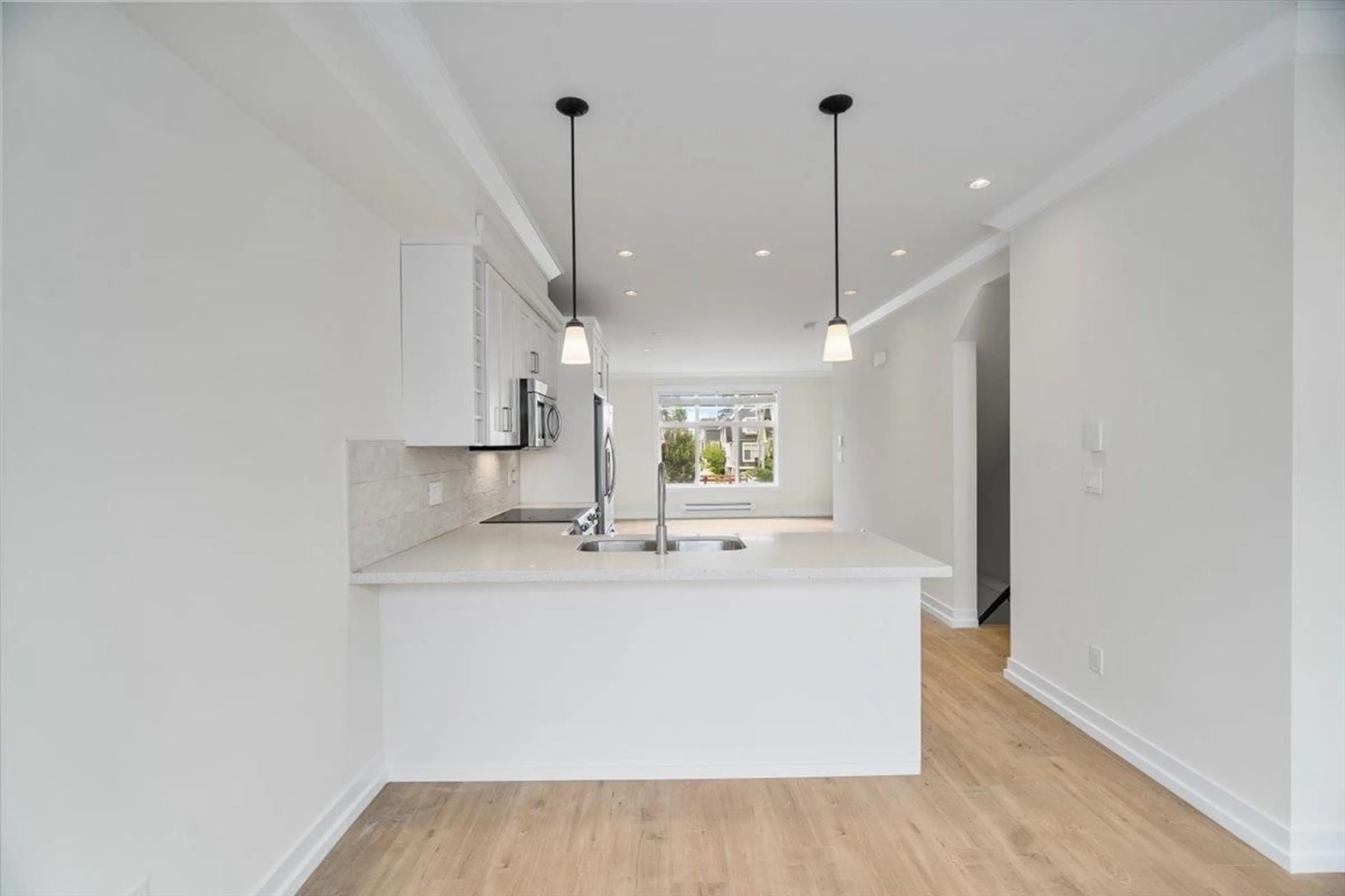 Open concept kitchen, unknown for 45 - 16458 23A, Surrey British Columbia V3Z0L9