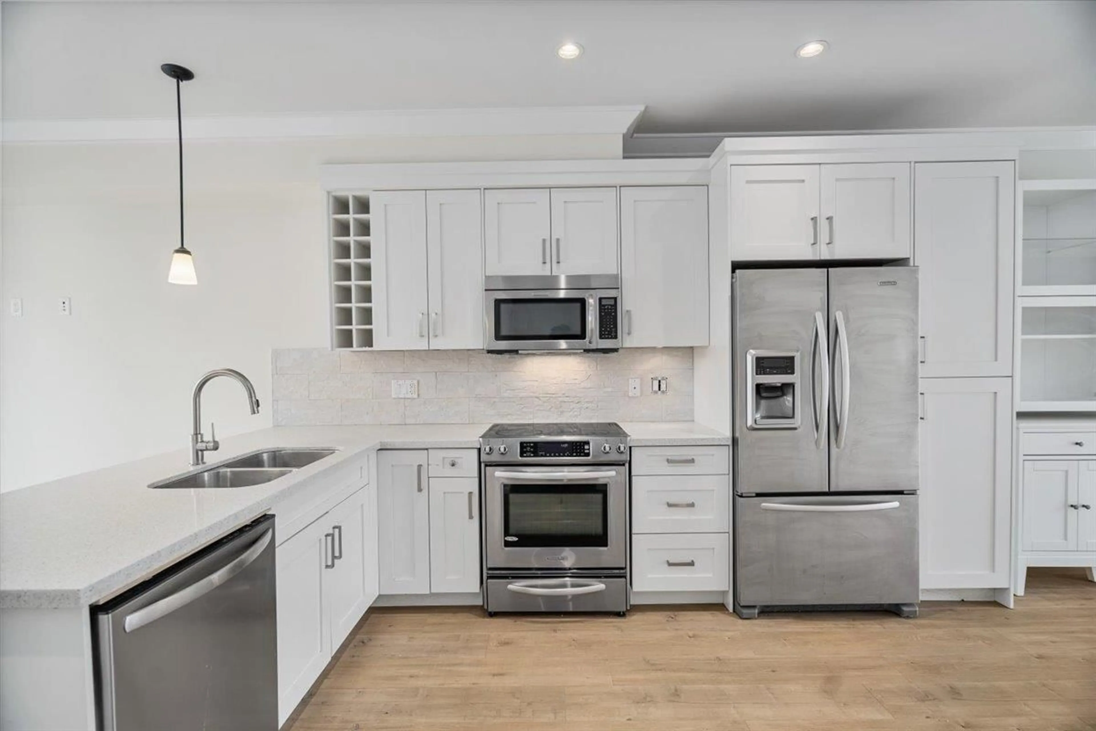 Open concept kitchen, unknown for 45 - 16458 23A, Surrey British Columbia V3Z0L9