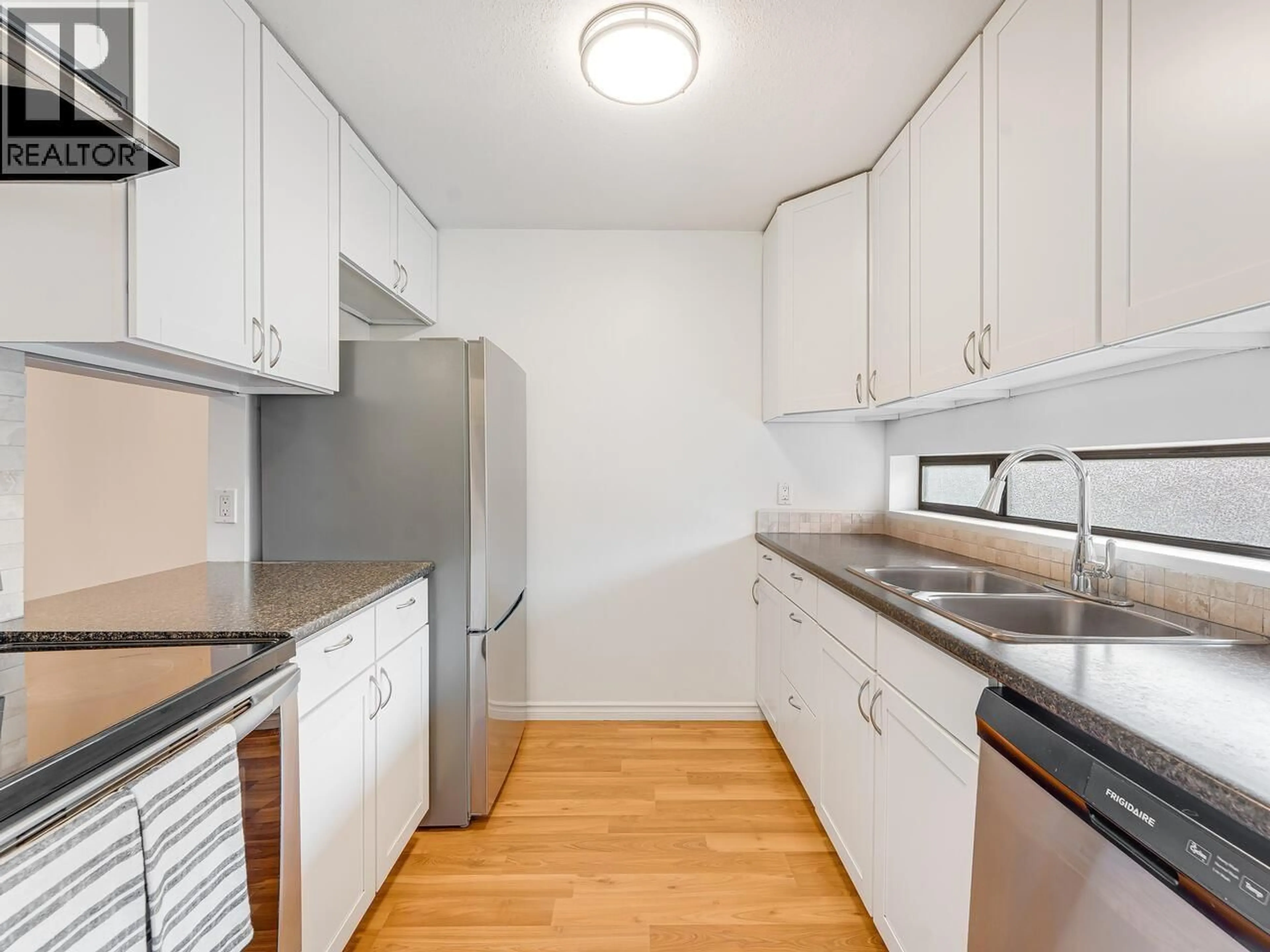 Standard kitchen, unknown for 216 - 140 4TH STREET, North Vancouver British Columbia V7L4R1