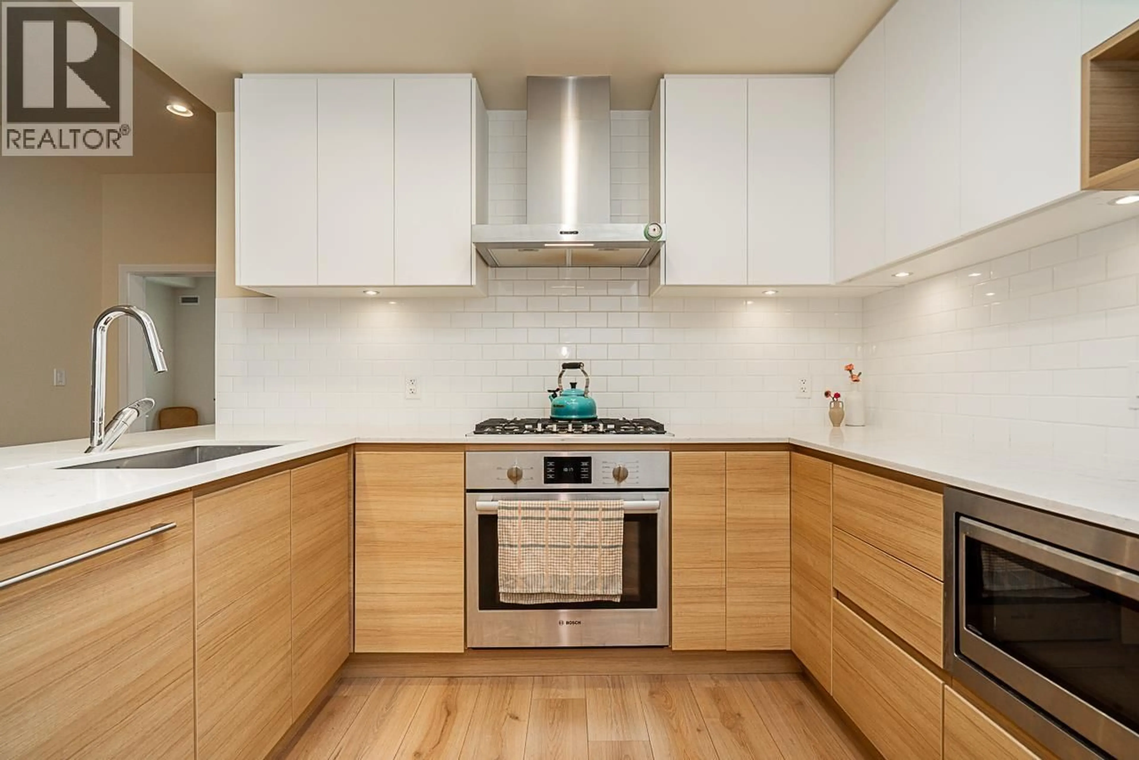 Standard kitchen, wood/laminate floor for 112 - 55 KLAHANIE DRIVE, Port Moody British Columbia V3H0M9