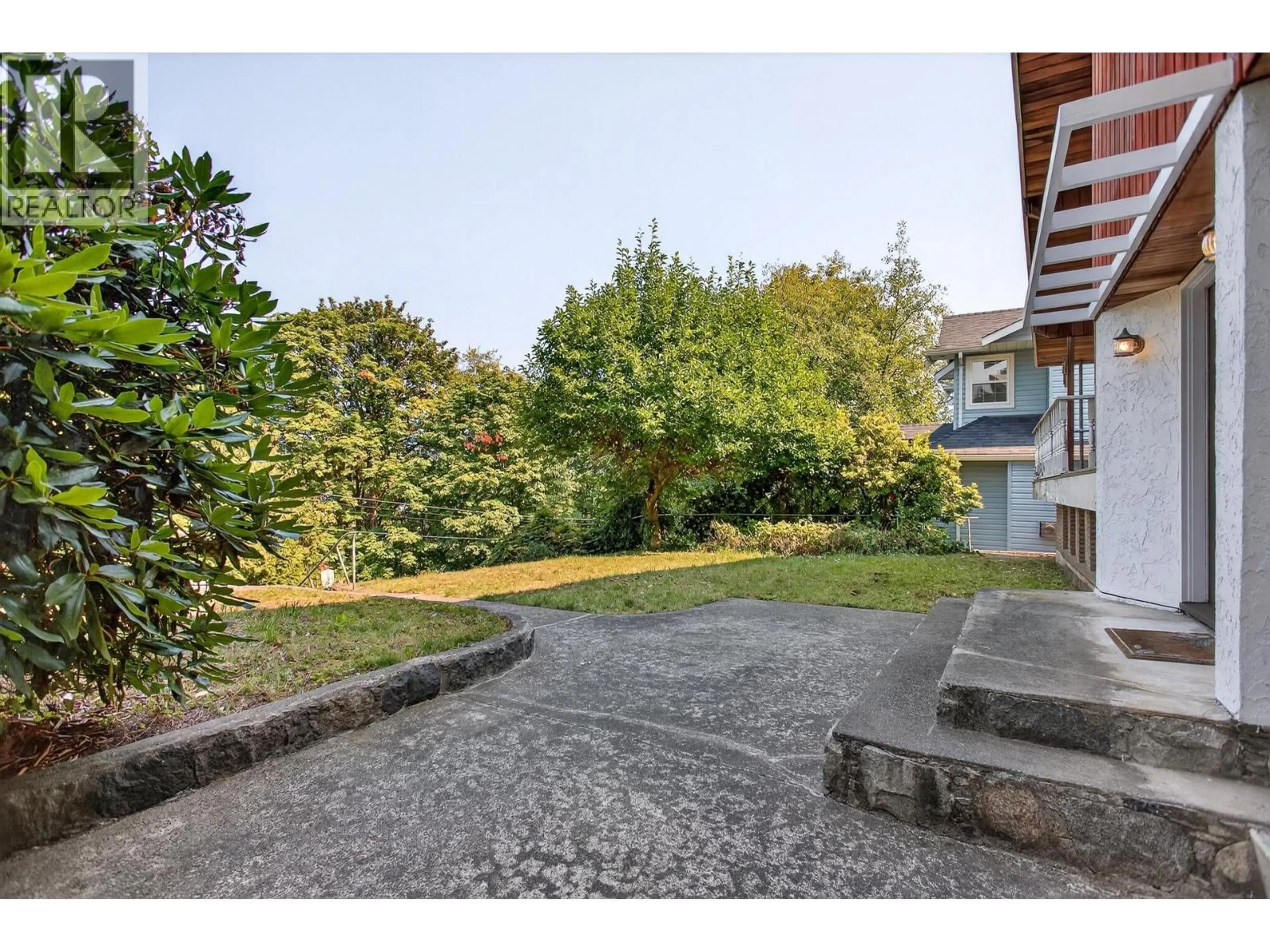 Patio, street for 2337 ST GEORGE STREET, Port Moody British Columbia V3H2G3