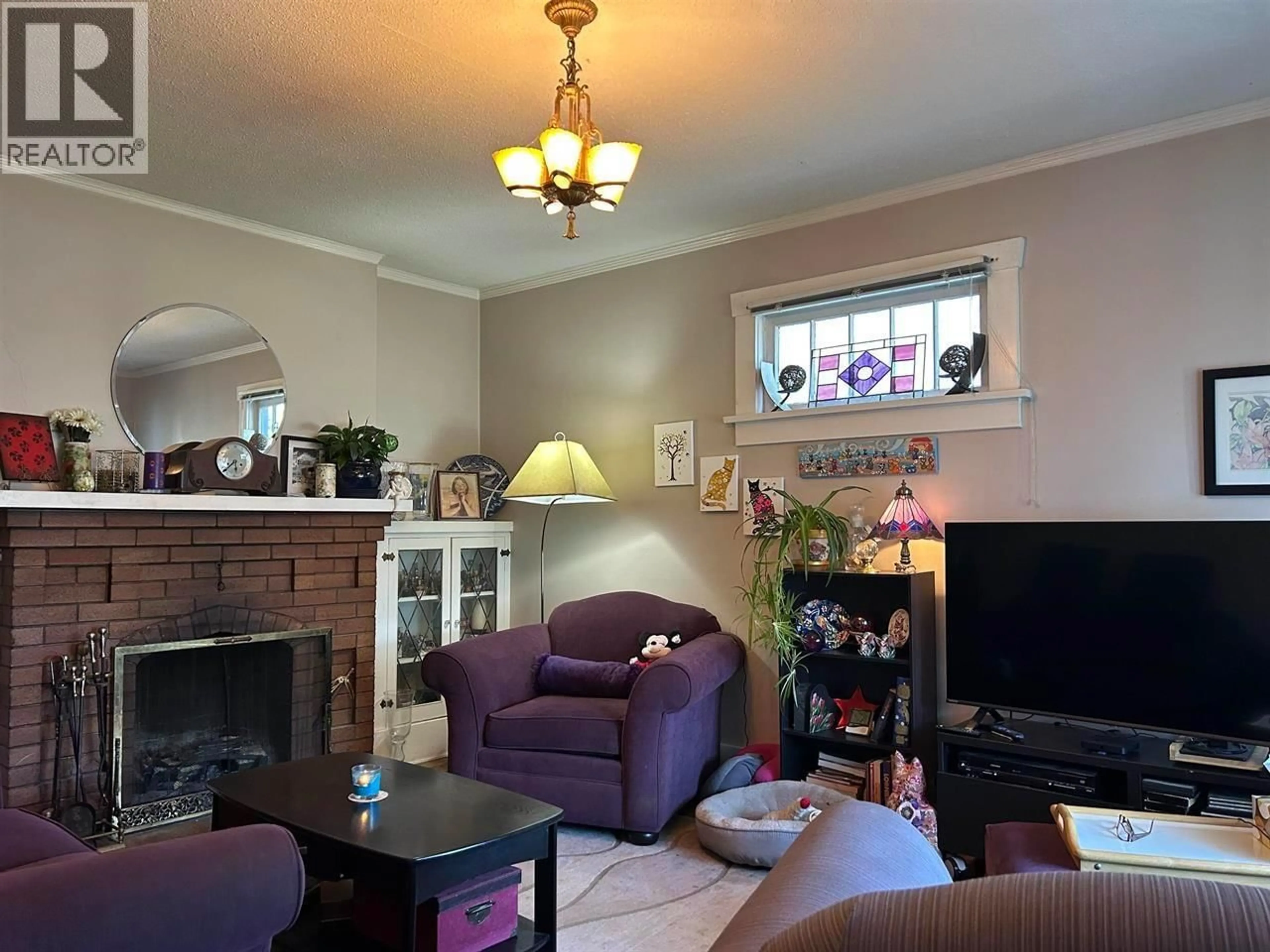 Living room with furniture, wood/laminate floor for 3474 FRANKLIN STREET, Vancouver British Columbia V5K1Y3