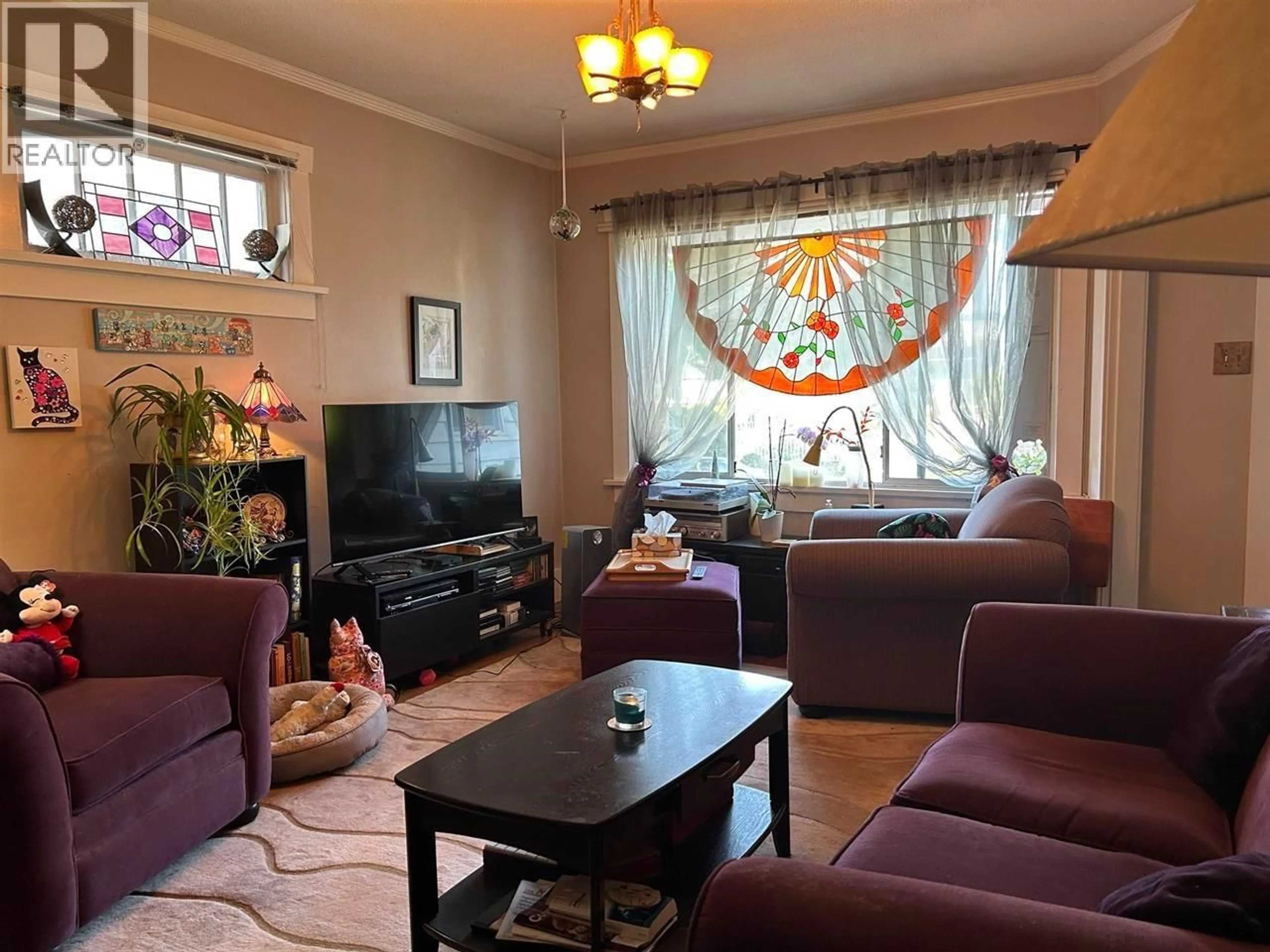 Living room with furniture, wood/laminate floor for 3474 FRANKLIN STREET, Vancouver British Columbia V5K1Y3