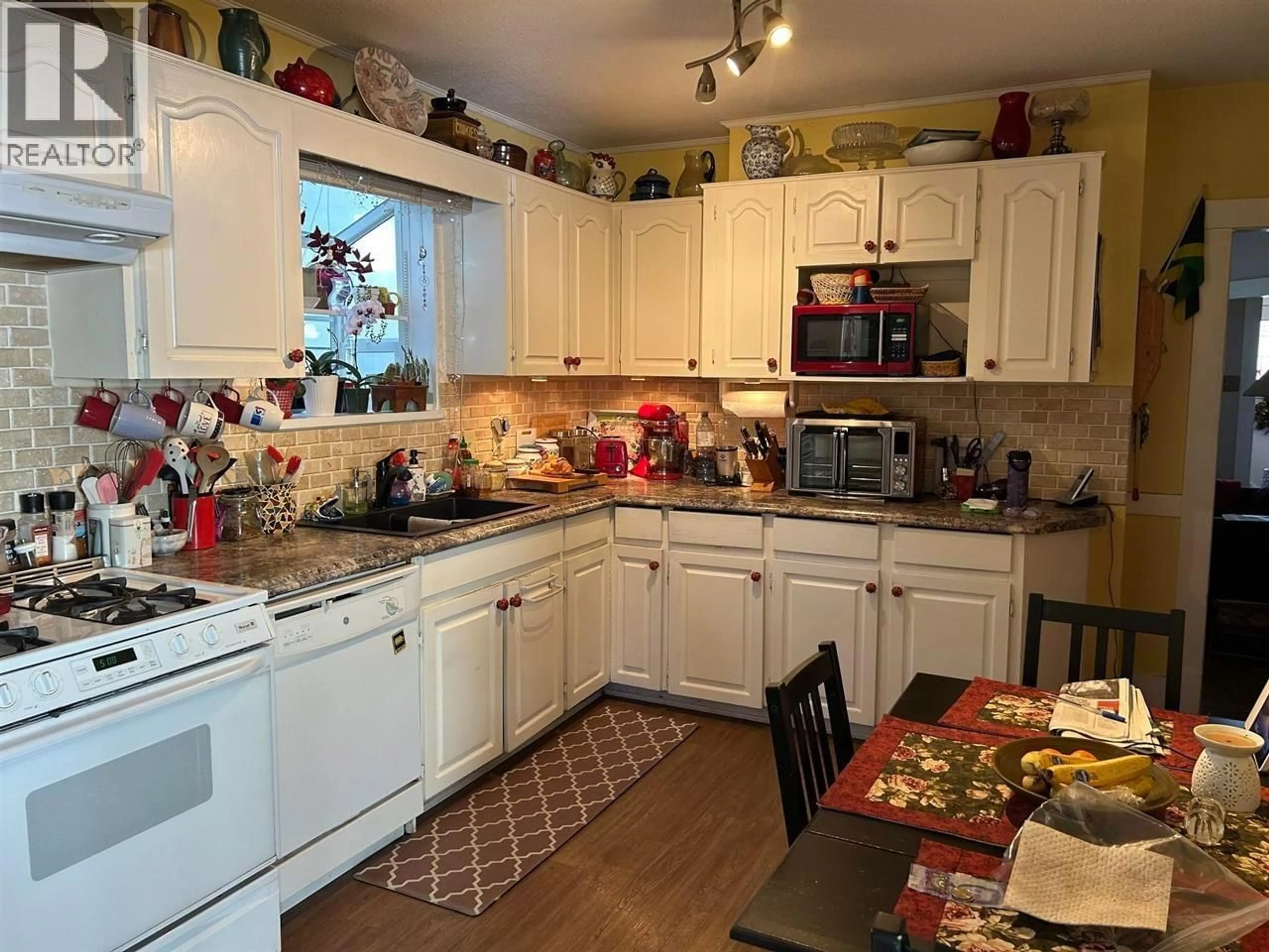 Standard kitchen, unknown for 3474 FRANKLIN STREET, Vancouver British Columbia V5K1Y3