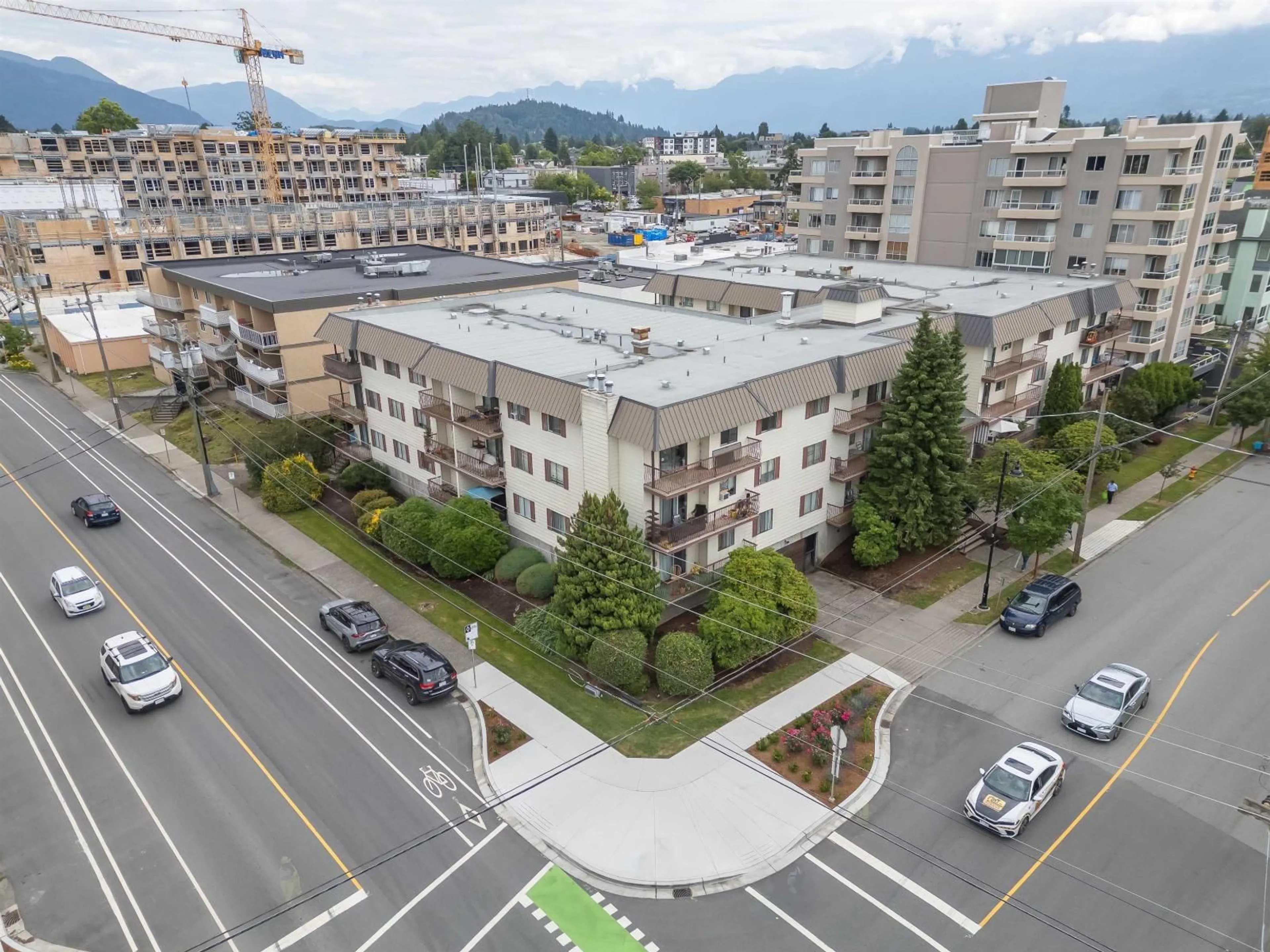 A pic from outside/outdoor area/front of a property/back of a property/a pic from drone, city buildings view from balcony for 205 - 45749 SPADINA AVENUE, Chilliwack British Columbia V2P1T5