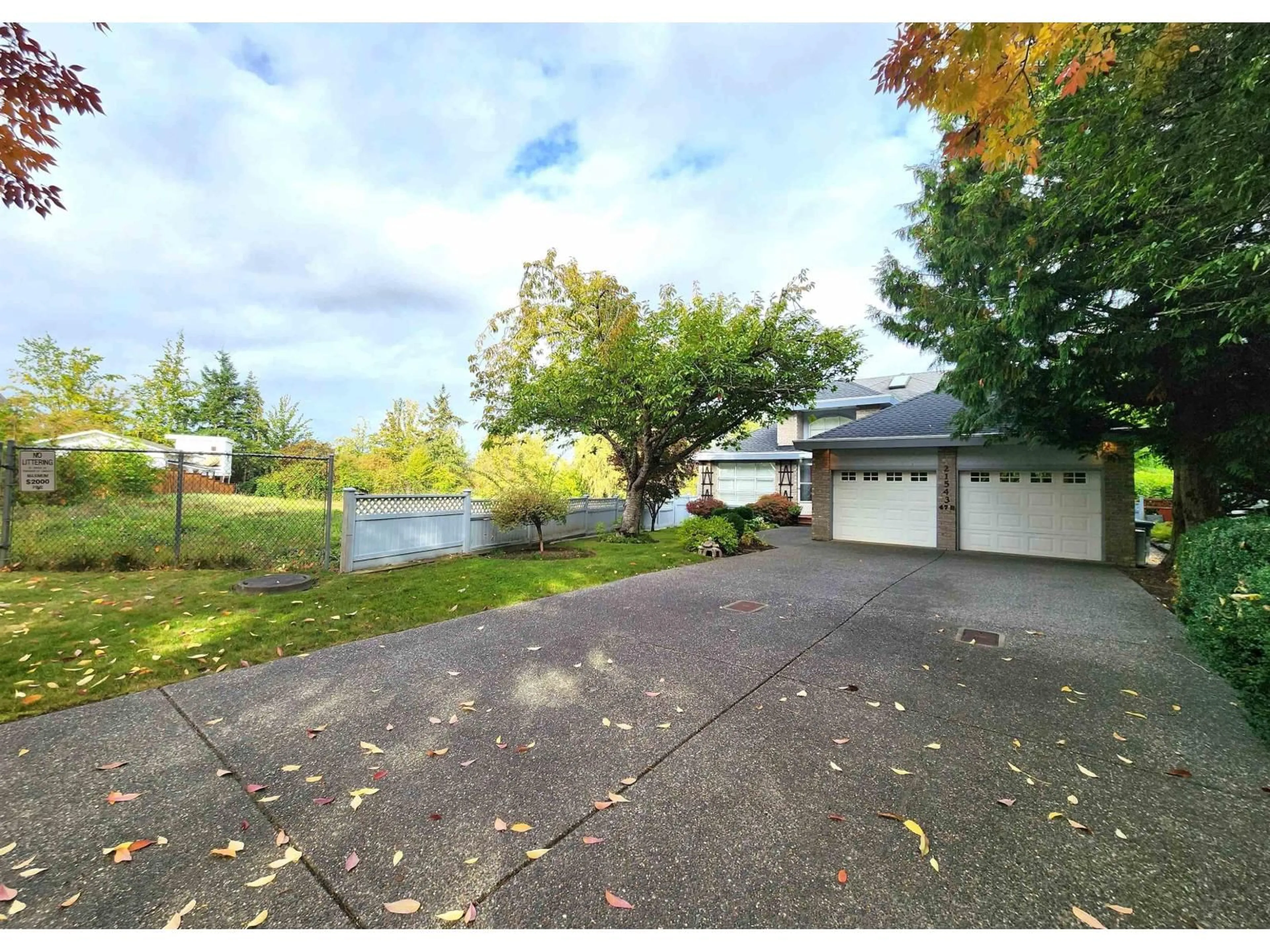 A pic from outside/outdoor area/front of a property/back of a property/a pic from drone, street for 21543 47B, Langley British Columbia V3A9G7