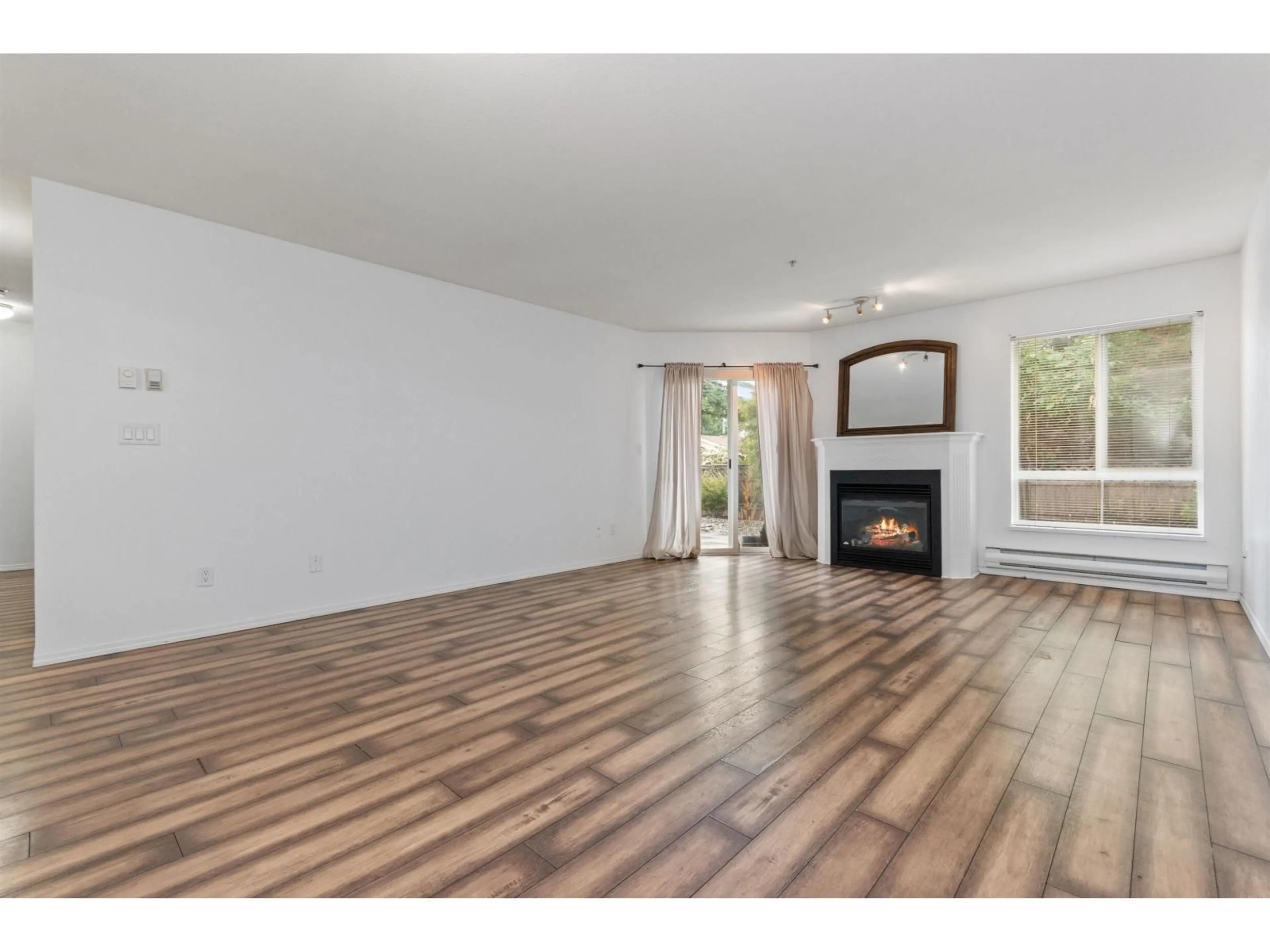 A pic of a room for 103 - 31831 PEARDONVILLE, Abbotsford British Columbia V2T1L5