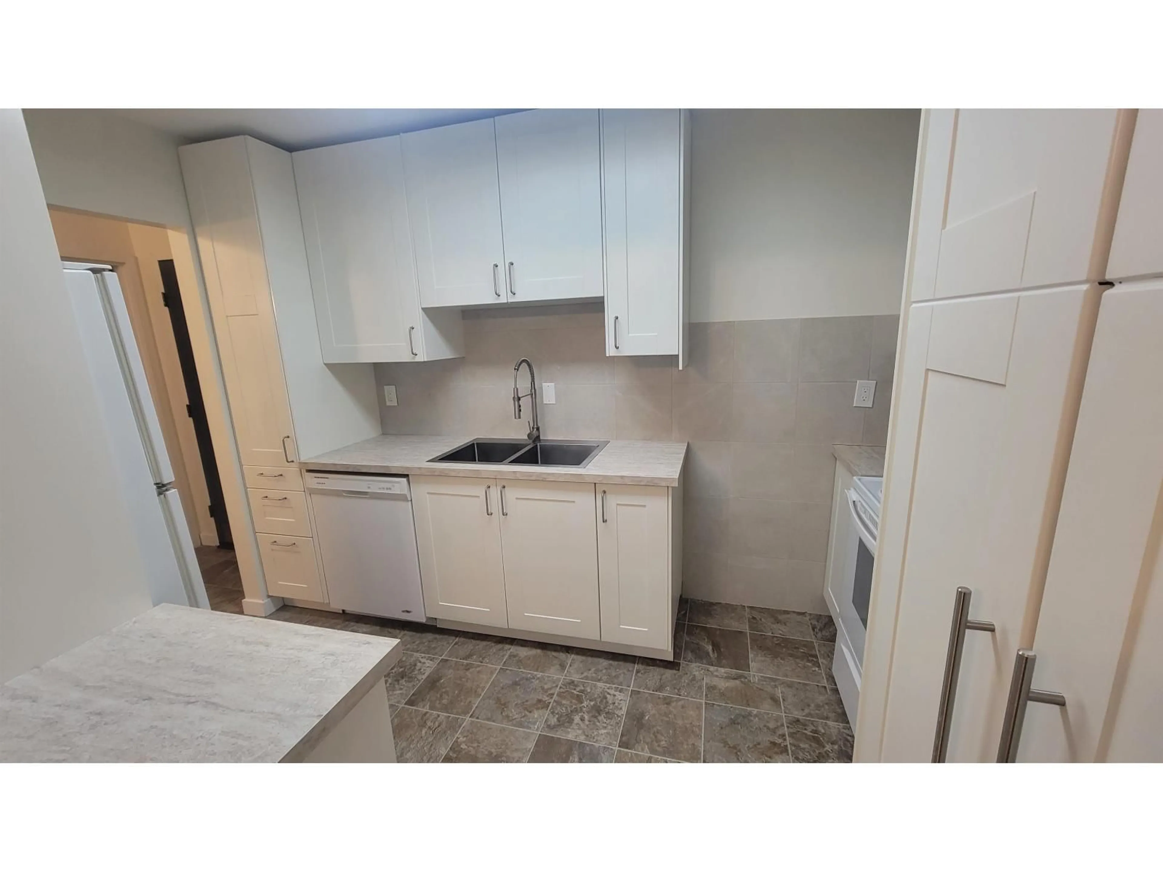Standard kitchen, unknown for 108 - 33400 BOURQUIN PLACE, Abbotsford British Columbia V2S5G3