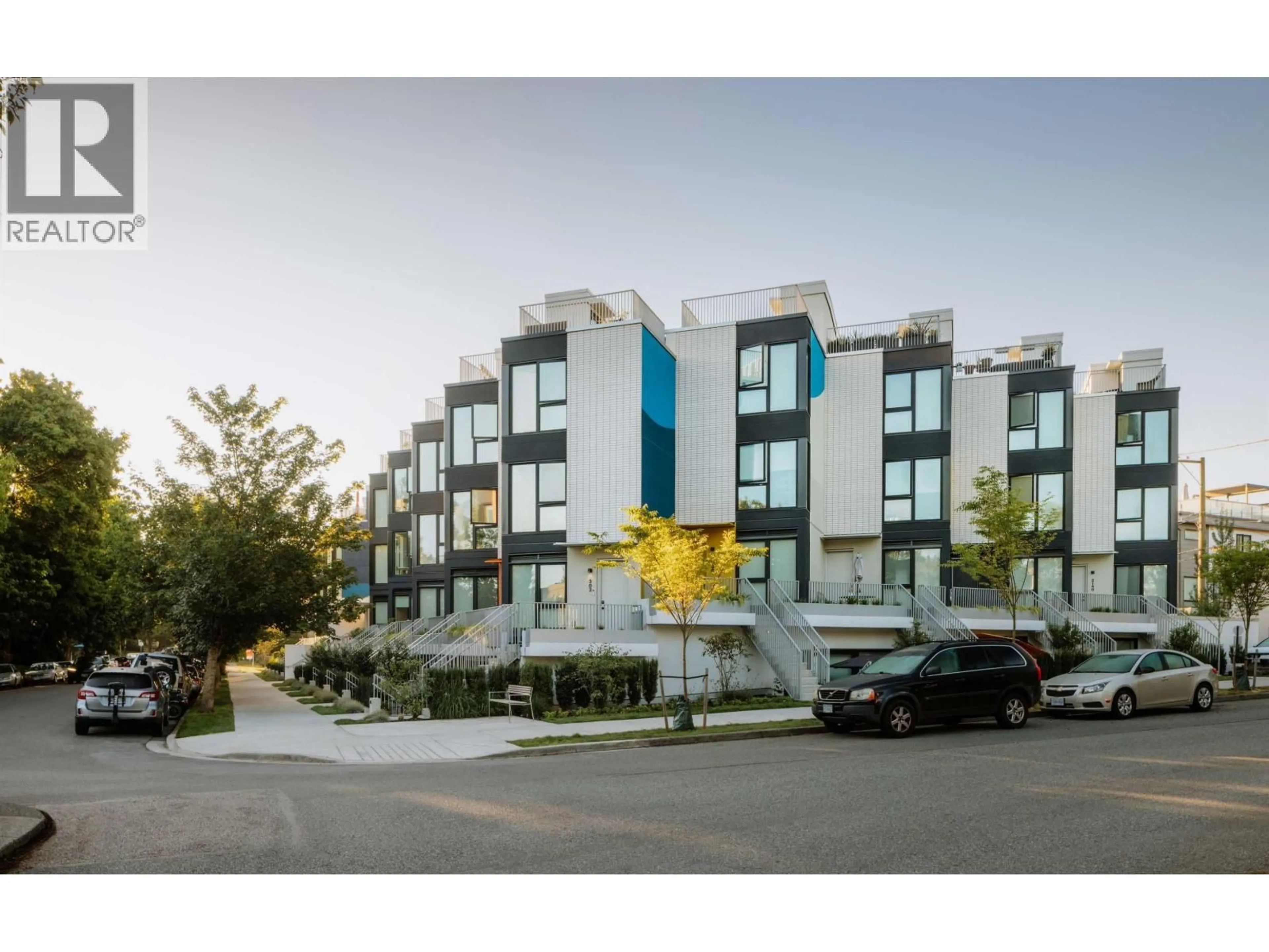 Unknown for 209 - 322 15TH AVENUE, Vancouver British Columbia V5T0K5