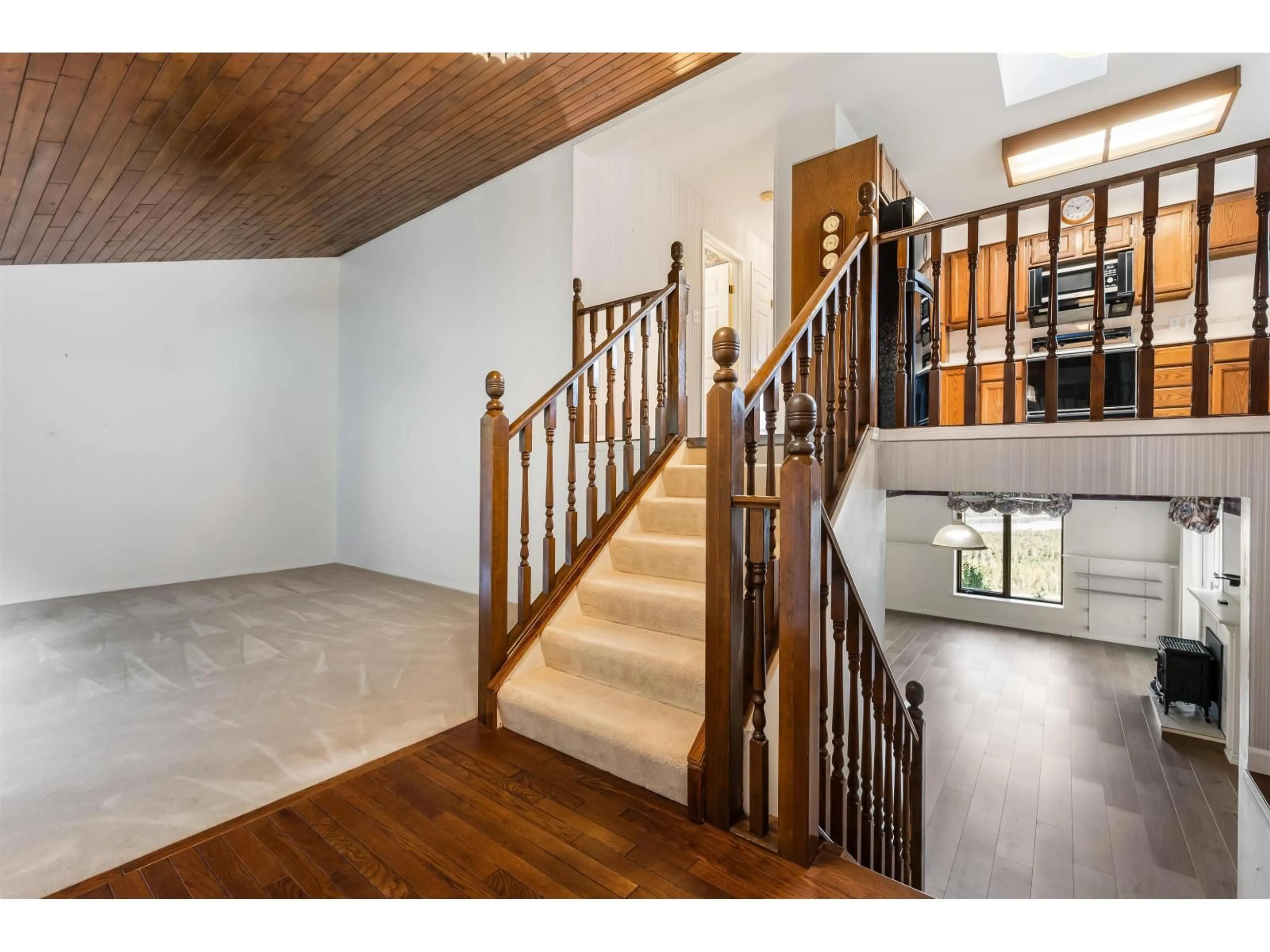 Indoor foyer for 43445 ALAMEDA DRIVE, Chilliwack British Columbia V2R0J9