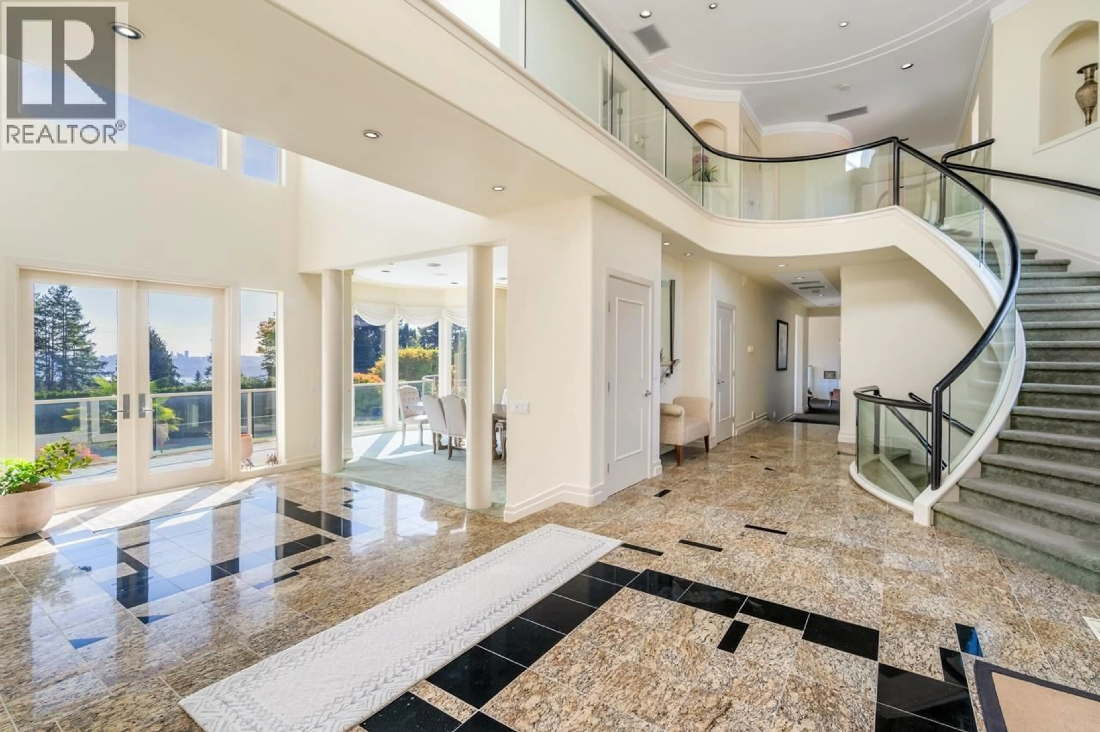 Indoor foyer for 620 KNOCKMAROON ROAD, West Vancouver British Columbia V7S1R6