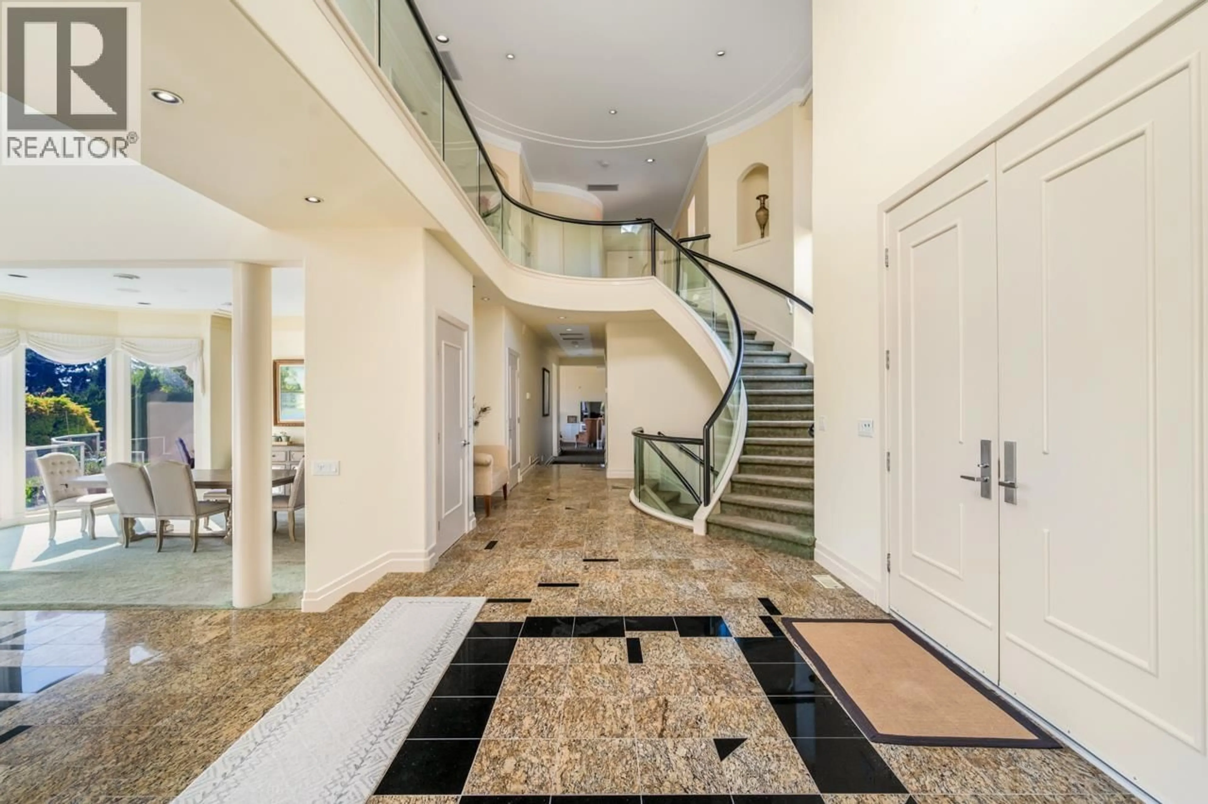 Indoor foyer for 620 KNOCKMAROON ROAD, West Vancouver British Columbia V7S1R6