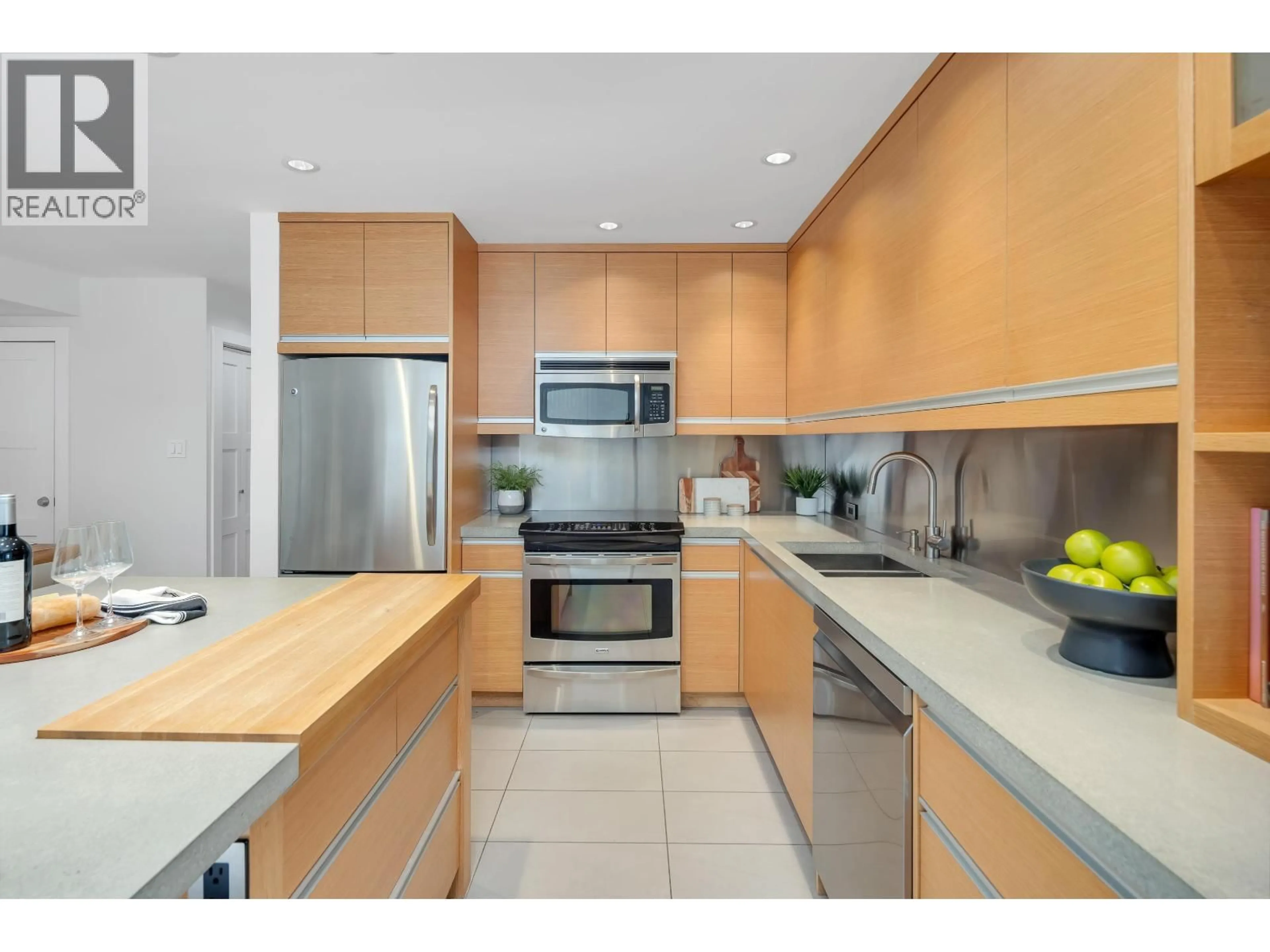 Standard kitchen, unknown for 18 - 4510 BLACKCOMB WAY, Whistler British Columbia V8E0X8