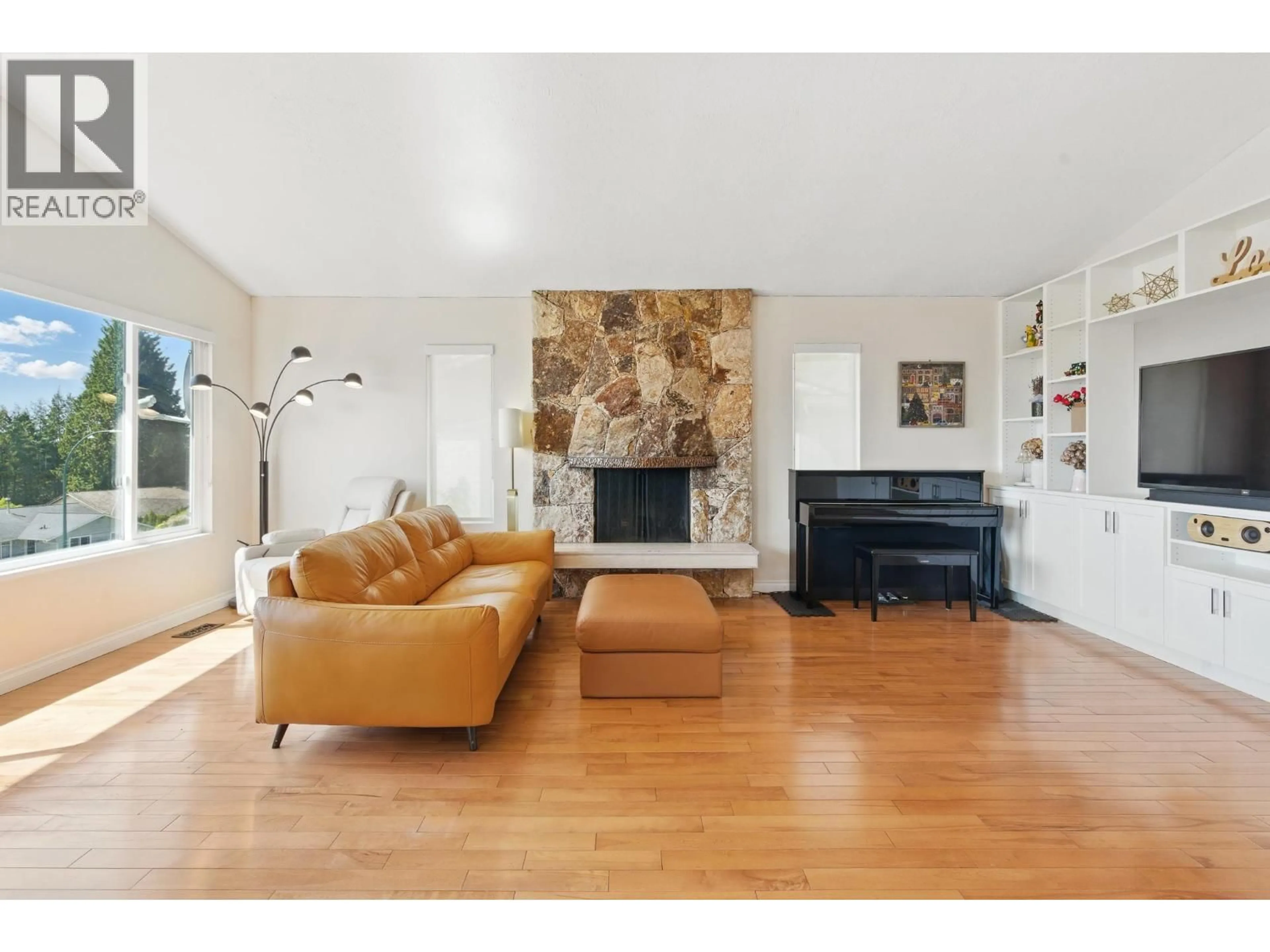 Living room with furniture, unknown for 2661 ROGATE AVENUE, Coquitlam British Columbia V3K5S3