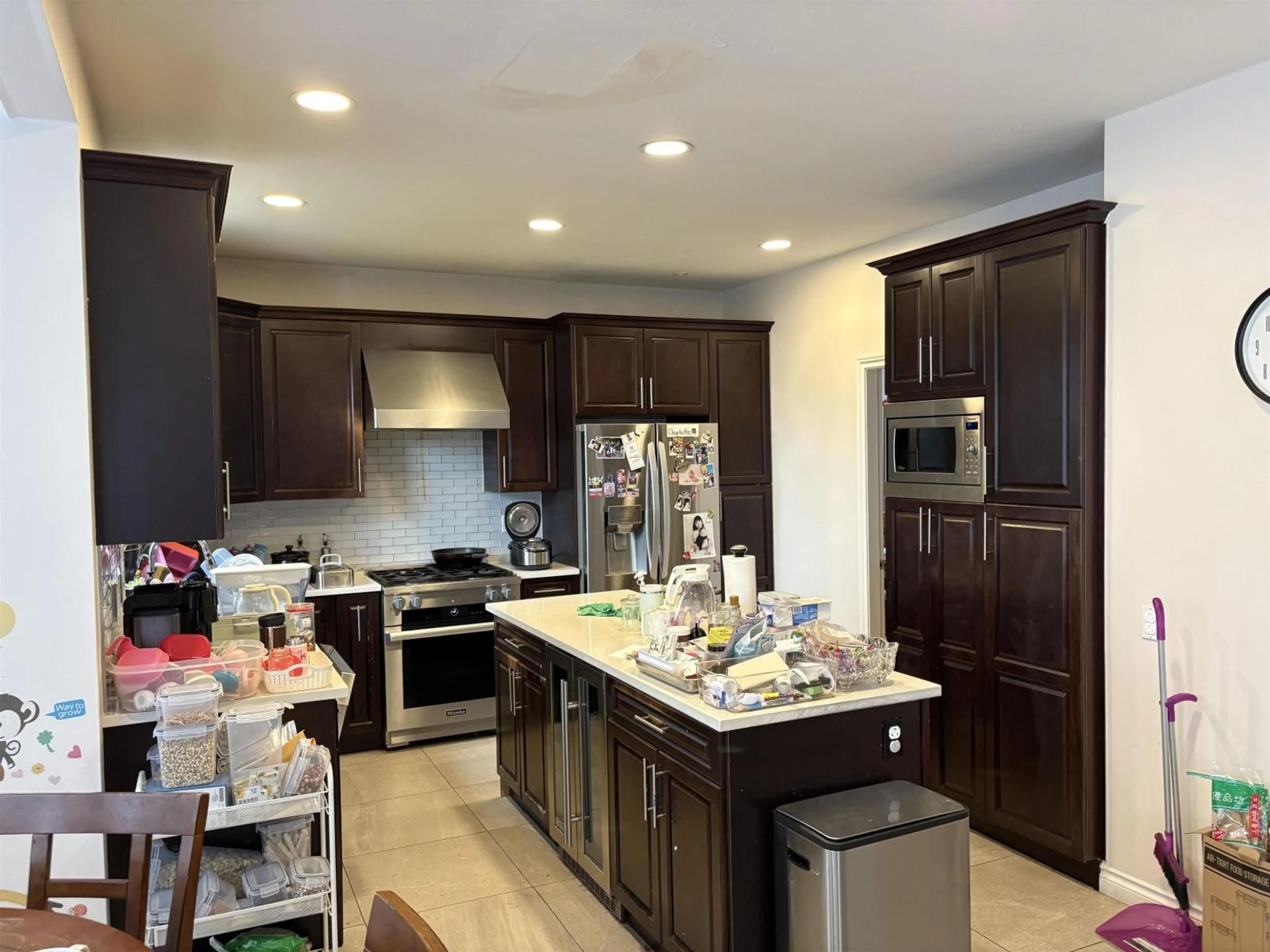 Open concept kitchen, unknown for 10476 169A, Surrey British Columbia V4N3L9