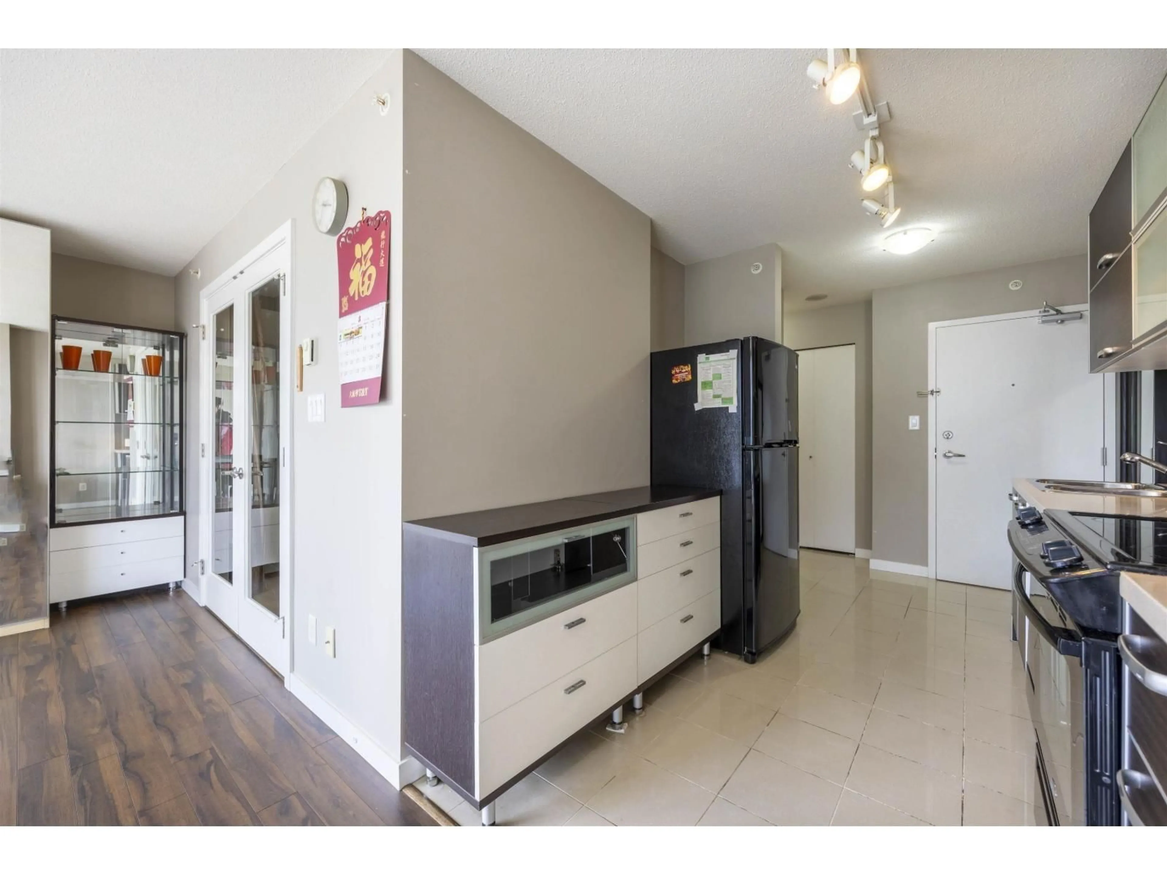 Indoor entryway for 610 - 13688 100TH, Surrey British Columbia V3T0G5