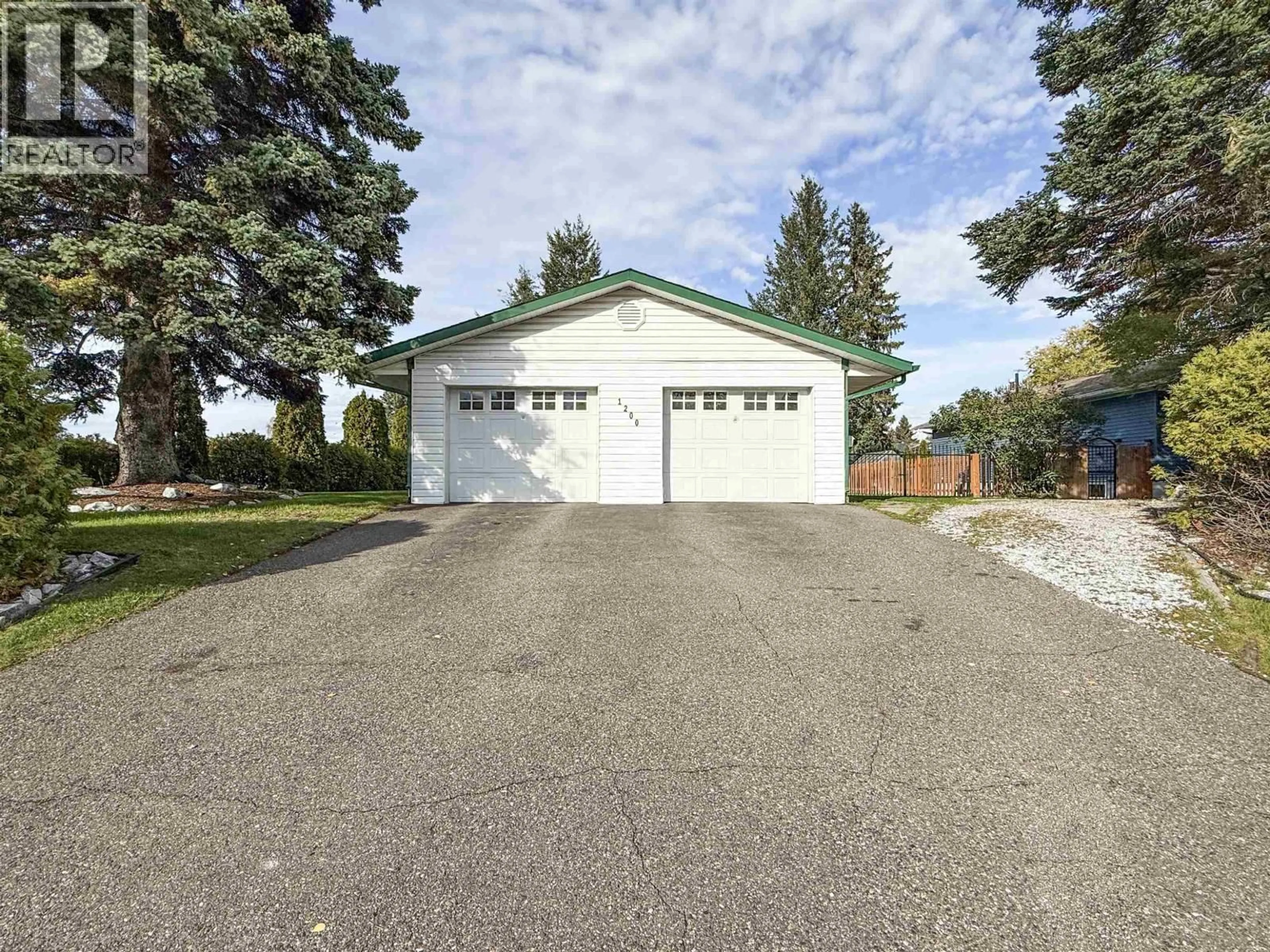 Indoor garage for 1200 POWELL AVENUE, Prince George British Columbia V2M4C8