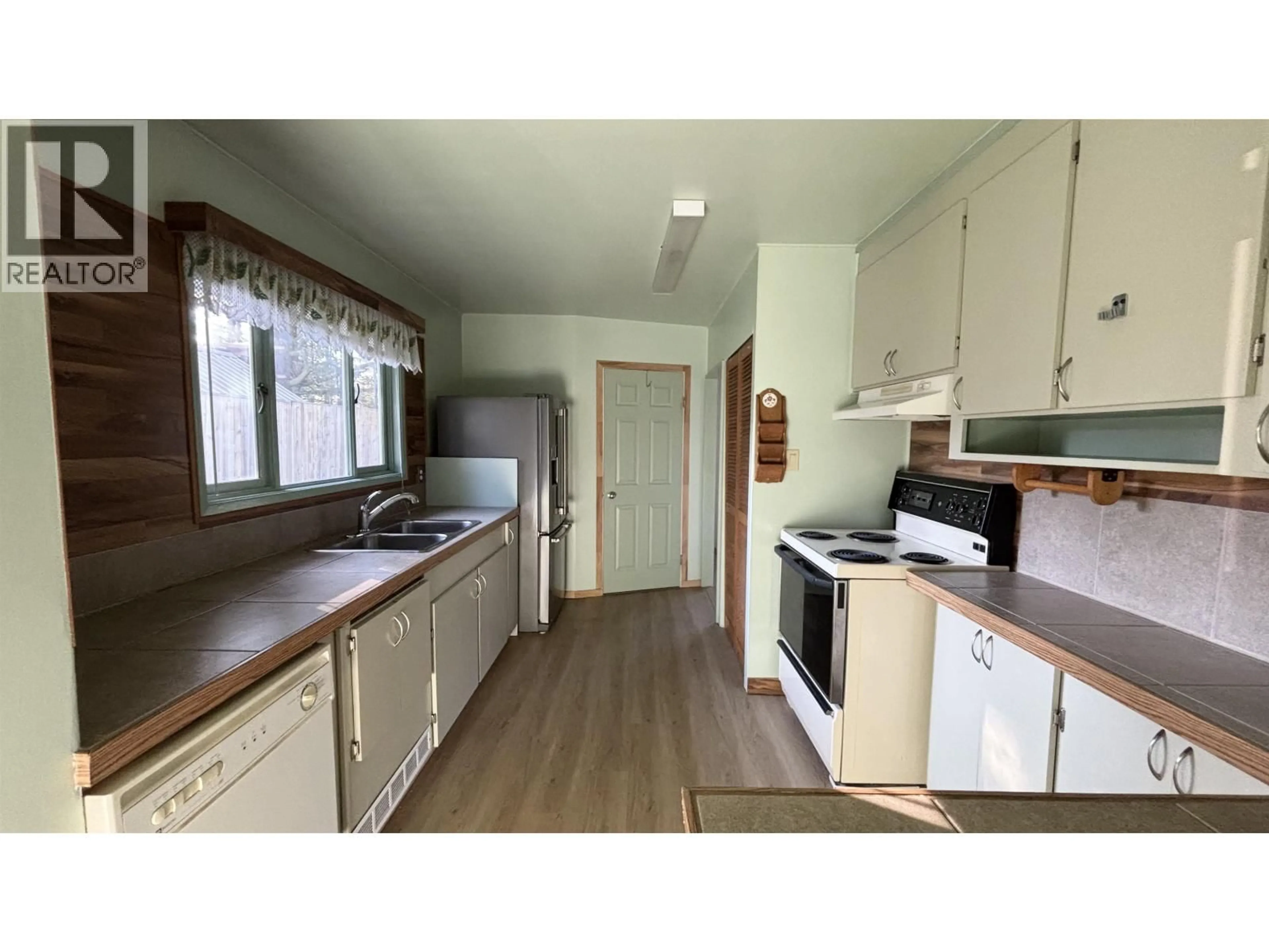 Standard kitchen, wood/laminate floor for 40 EAGLE STREET, Kitimat British Columbia V8C1S6