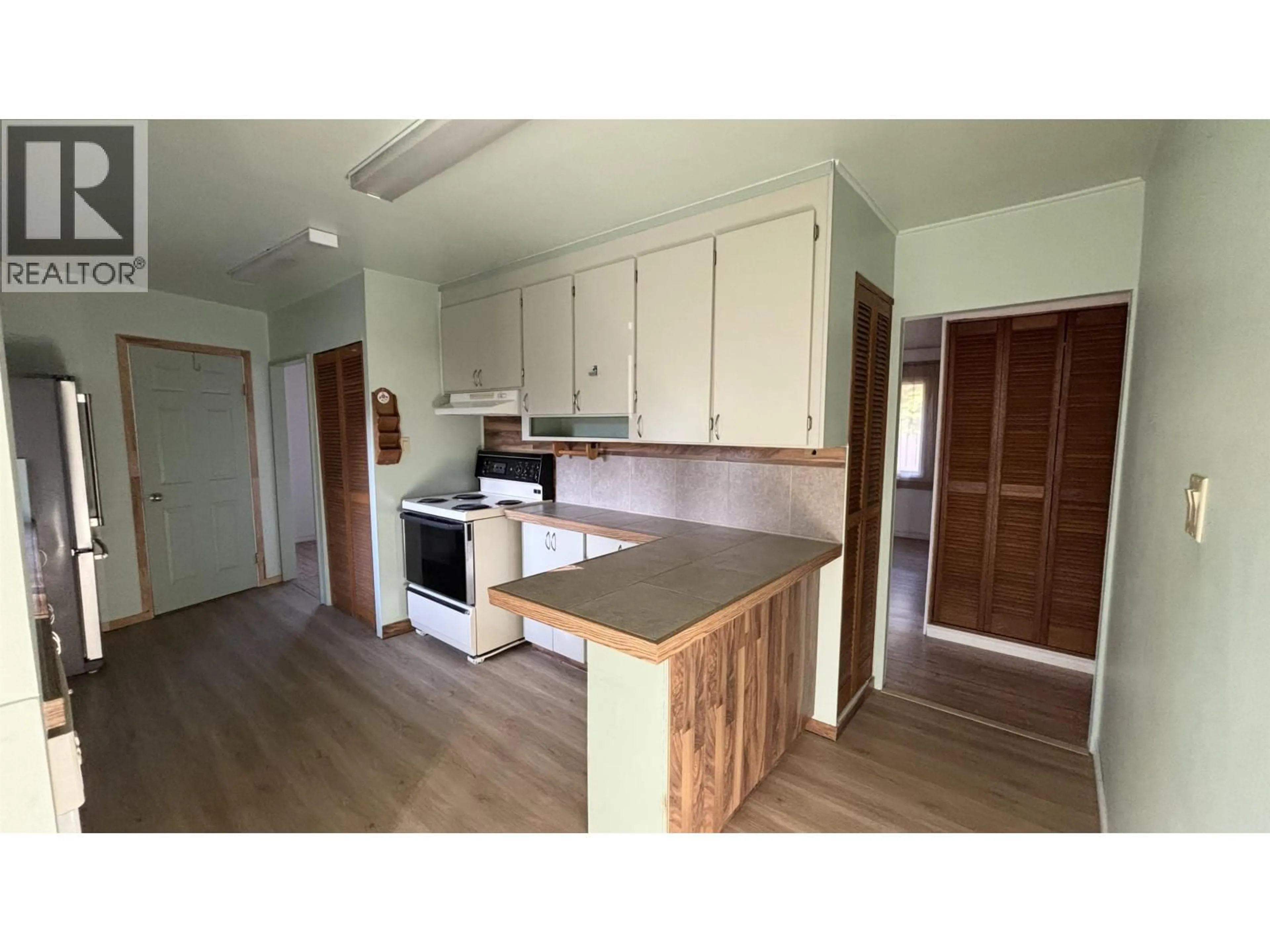 Standard kitchen, wood/laminate floor for 40 EAGLE STREET, Kitimat British Columbia V8C1S6