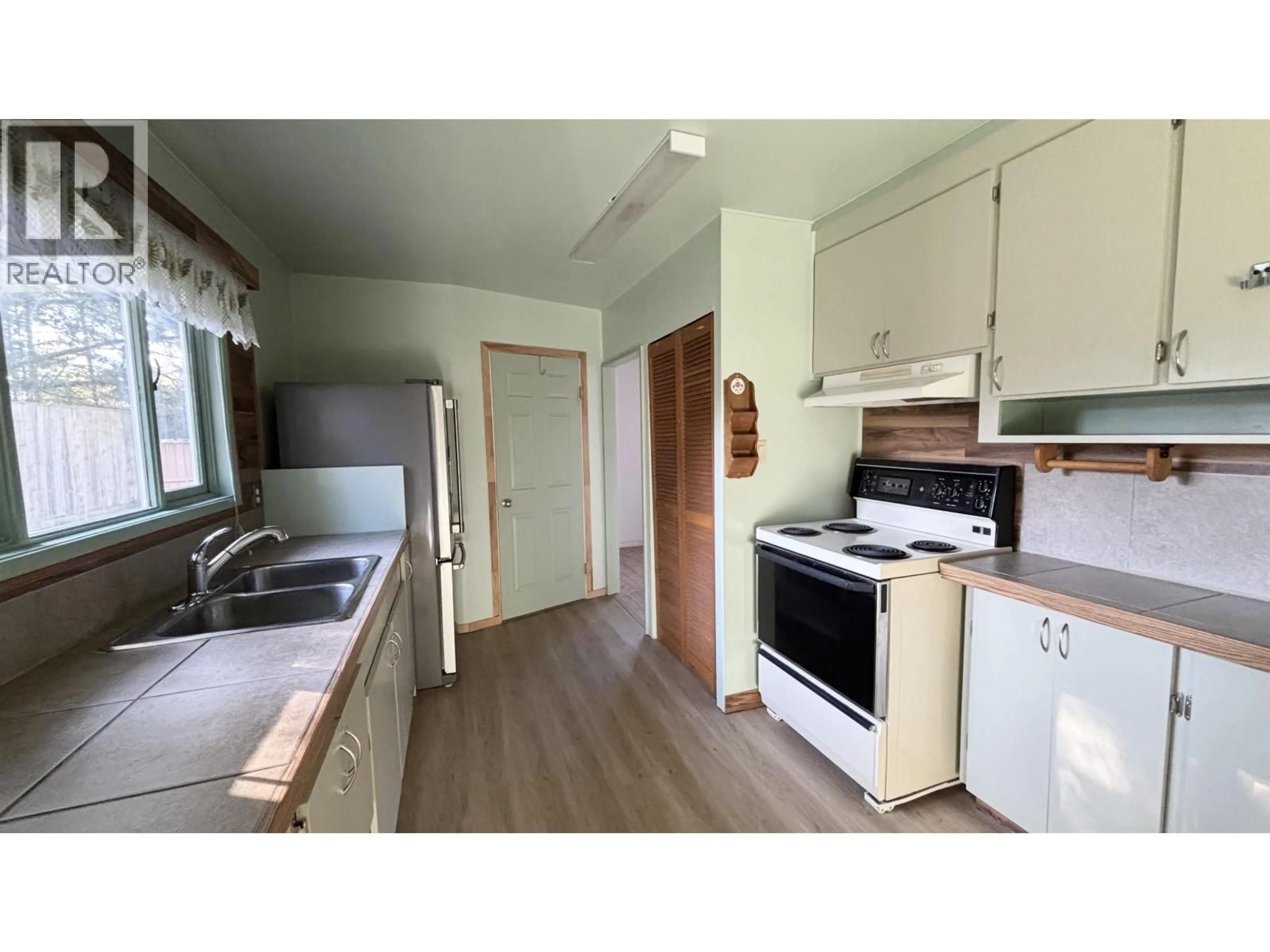 Standard kitchen, unknown for 40 EAGLE STREET, Kitimat British Columbia V8C1S6
