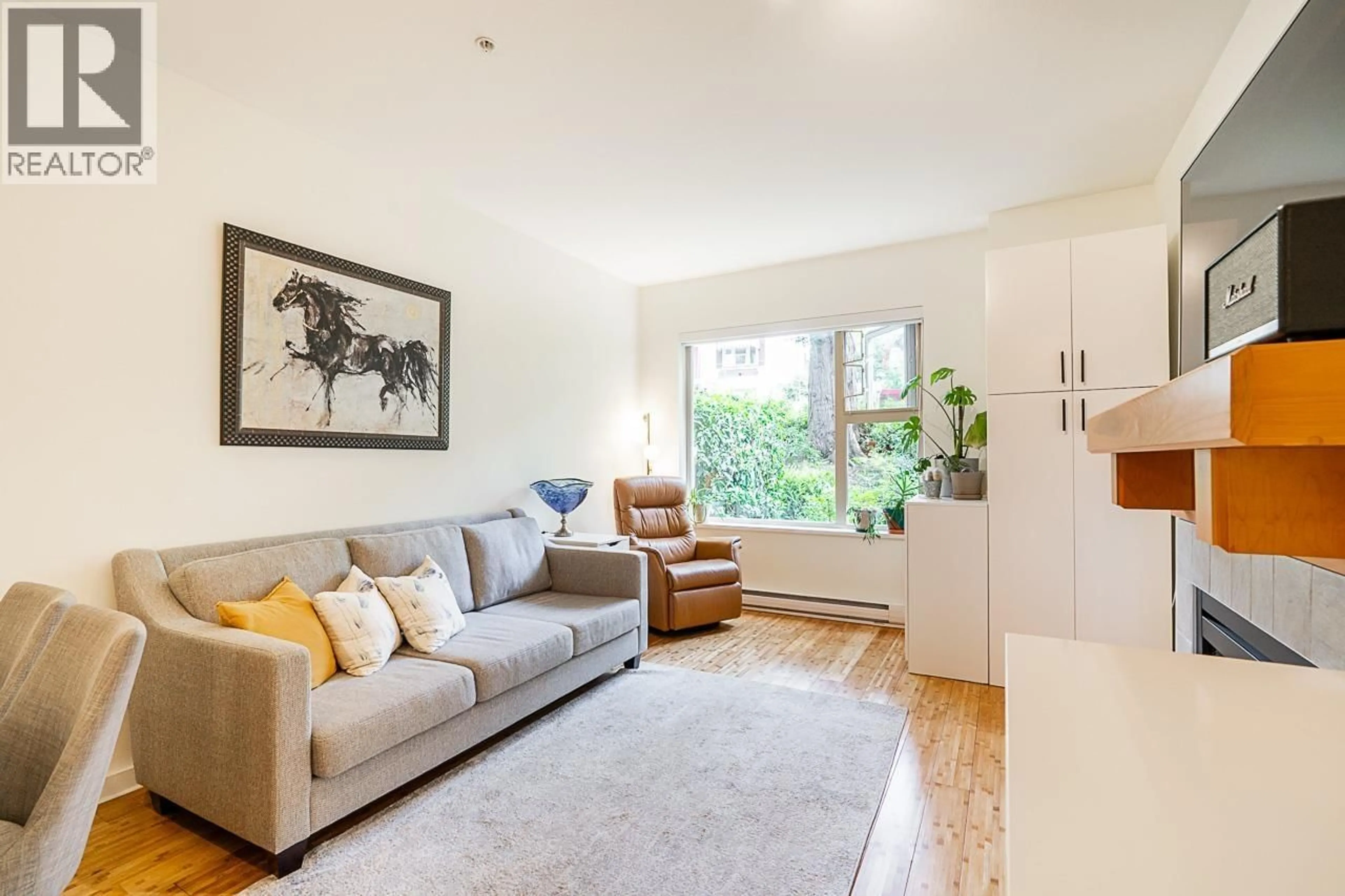 Living room with furniture, wood/laminate floor for 113 - 808 SANGSTER PLACE, New Westminster British Columbia V3L5W3