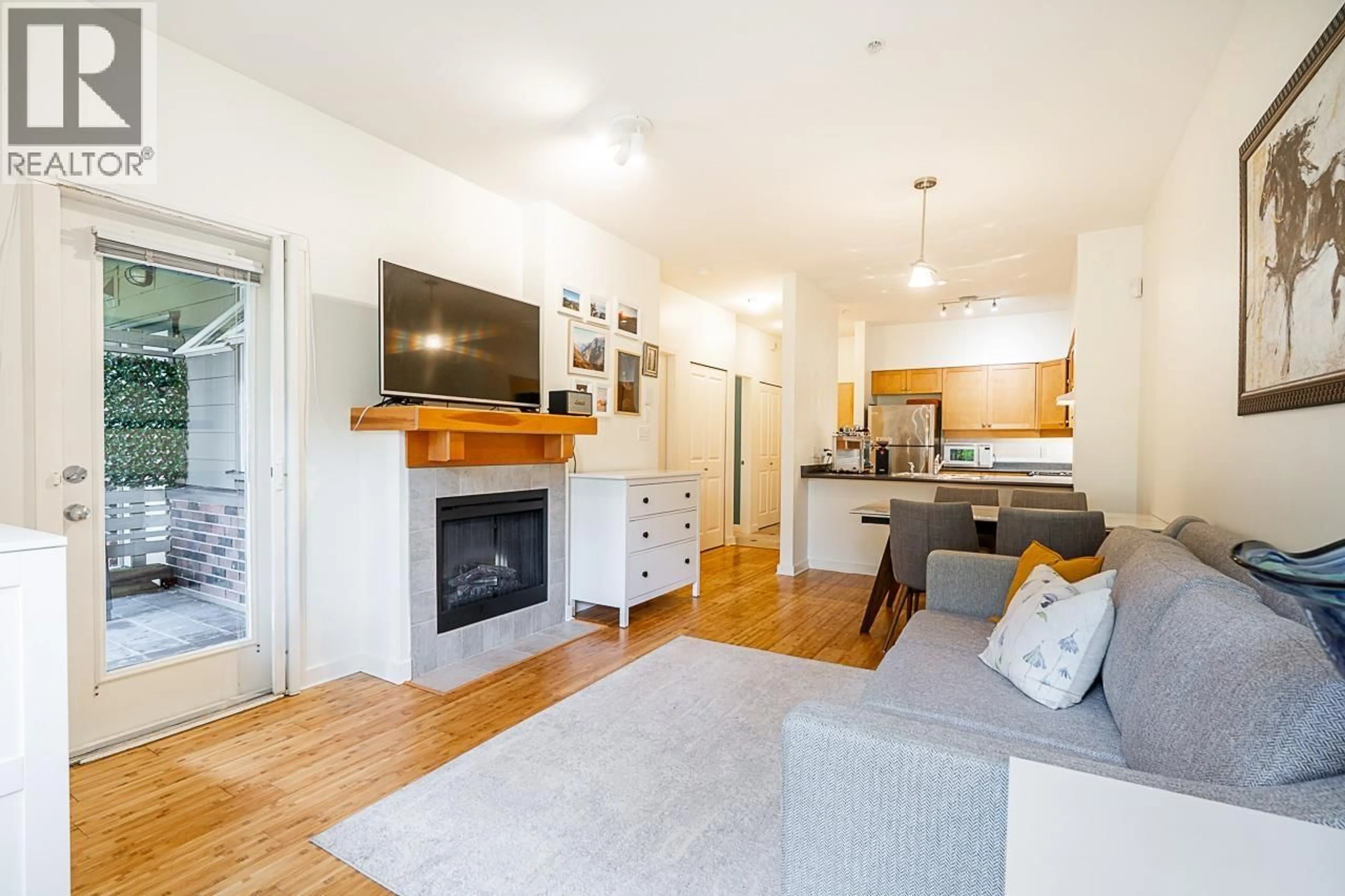 Living room with furniture, wood/laminate floor for 113 - 808 SANGSTER PLACE, New Westminster British Columbia V3L5W3