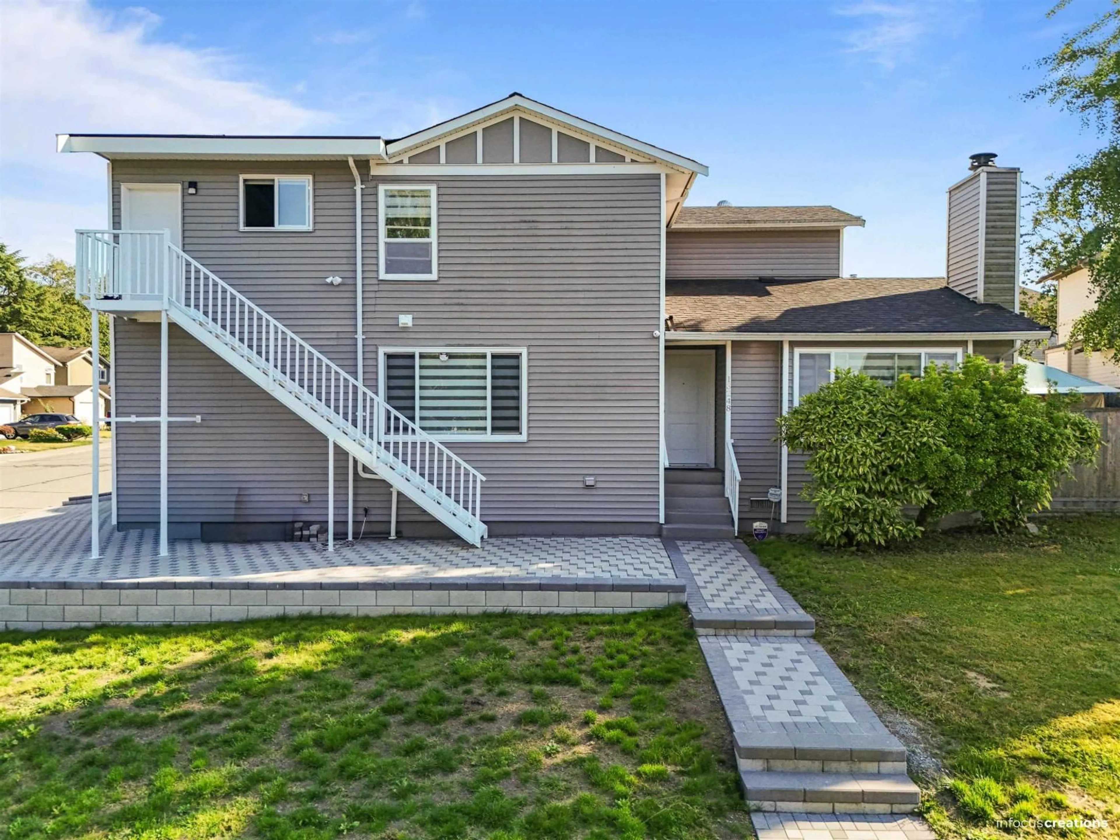Home with vinyl exterior material, unknown for 13248 82, Surrey British Columbia V3W8Z4