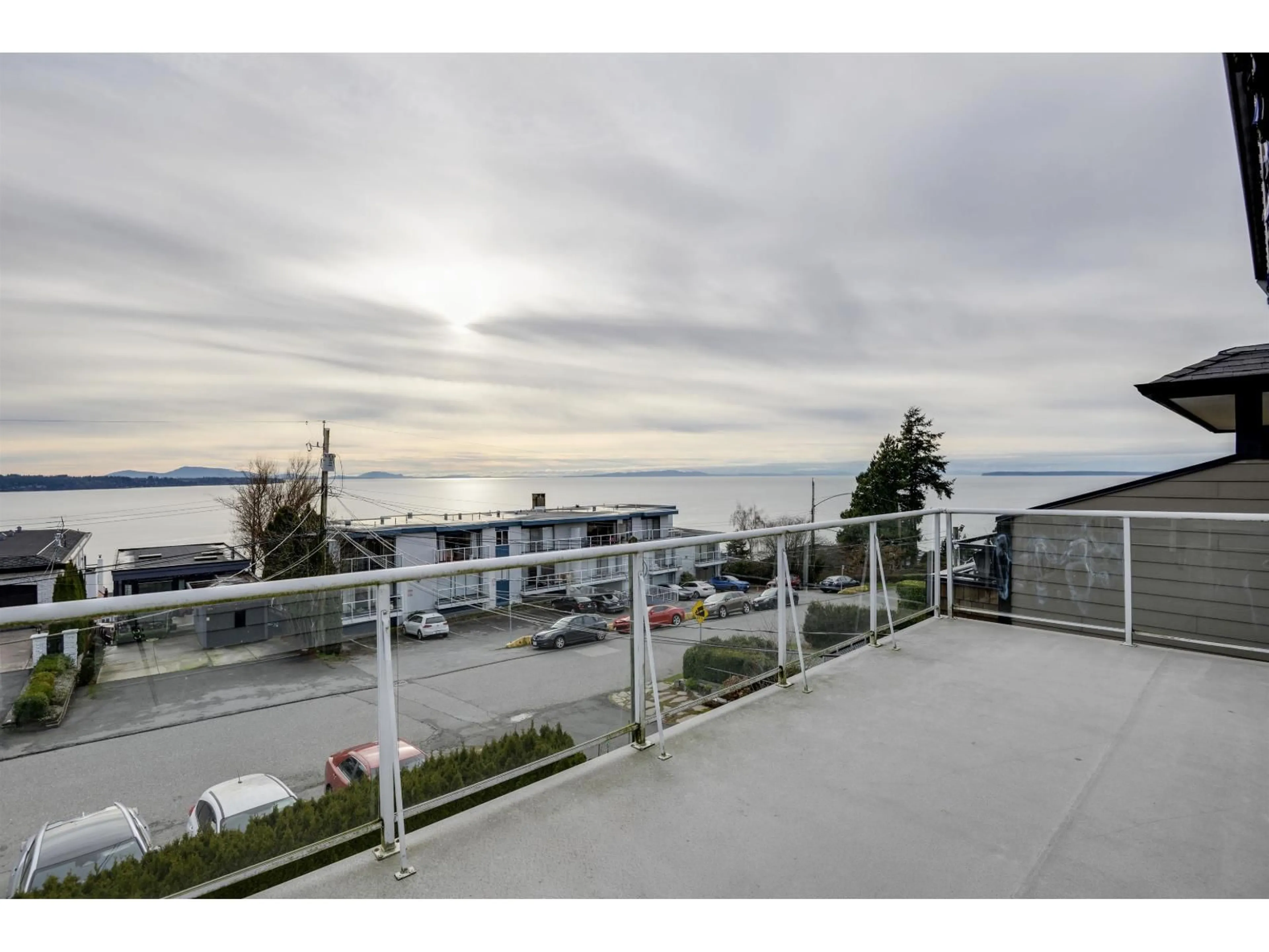 Patio, water/lake/river/ocean view for 15173 ROYAL, White Rock British Columbia V4B1M2