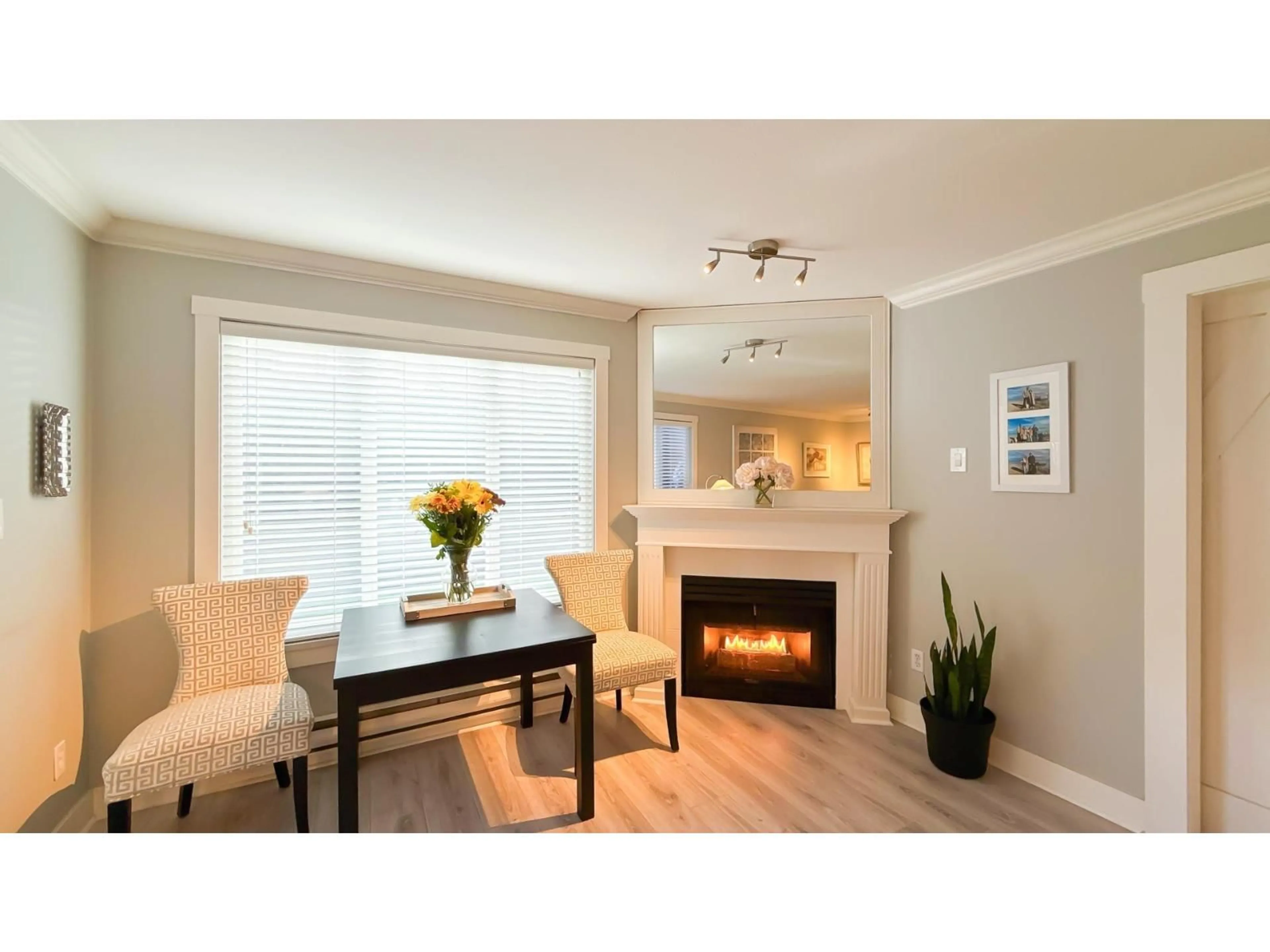 Living room with furniture, wood/laminate floor for 109 - 1533 BEST, White Rock British Columbia V4B4E9