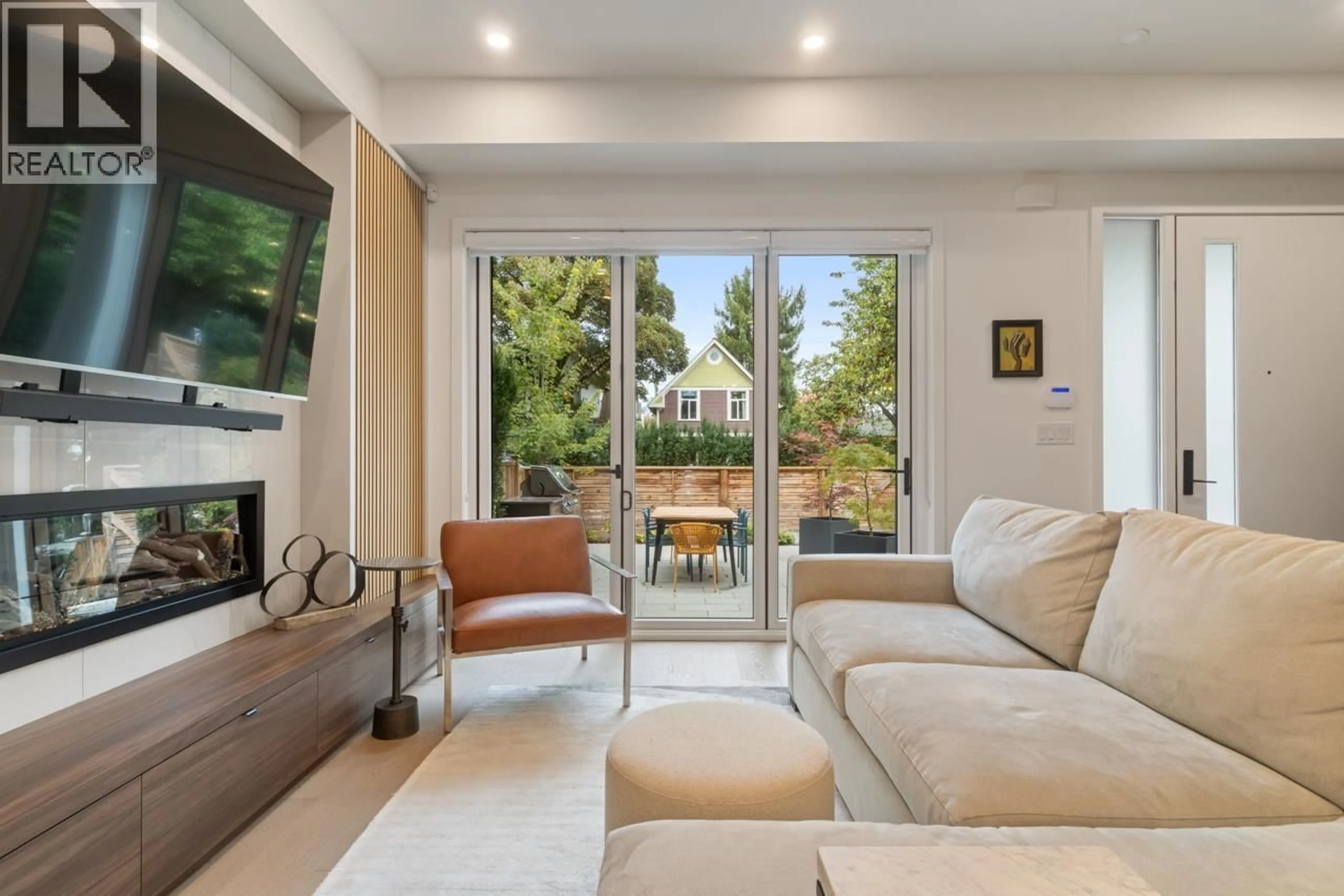 Living room with furniture, unknown for 1 - 938 10TH AVENUE, Vancouver British Columbia V5T2B2