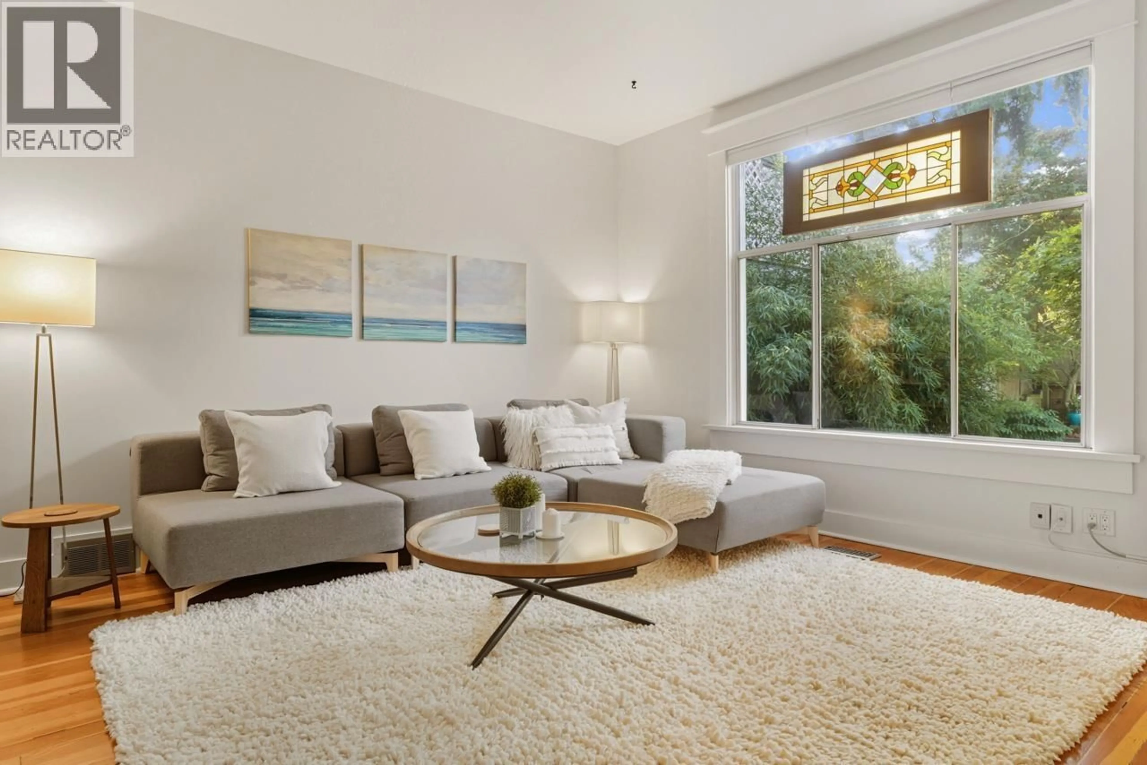 Living room with furniture, carpet floor for 3415 PRINCE EDWARD STREET, Vancouver British Columbia V5V3X7