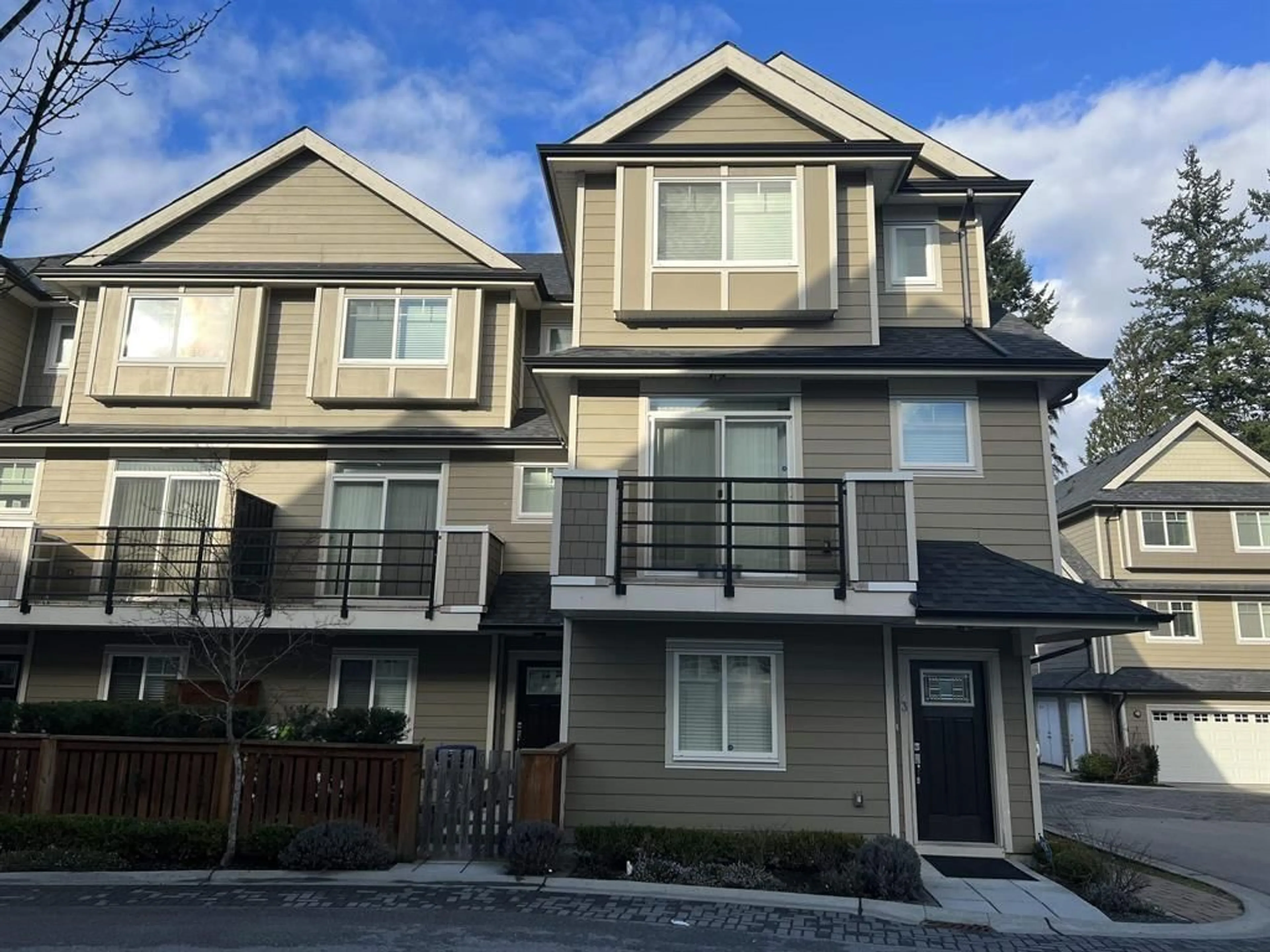 Home with vinyl exterior material, unknown for 23 - 14285 64, Surrey British Columbia V3W1Z2