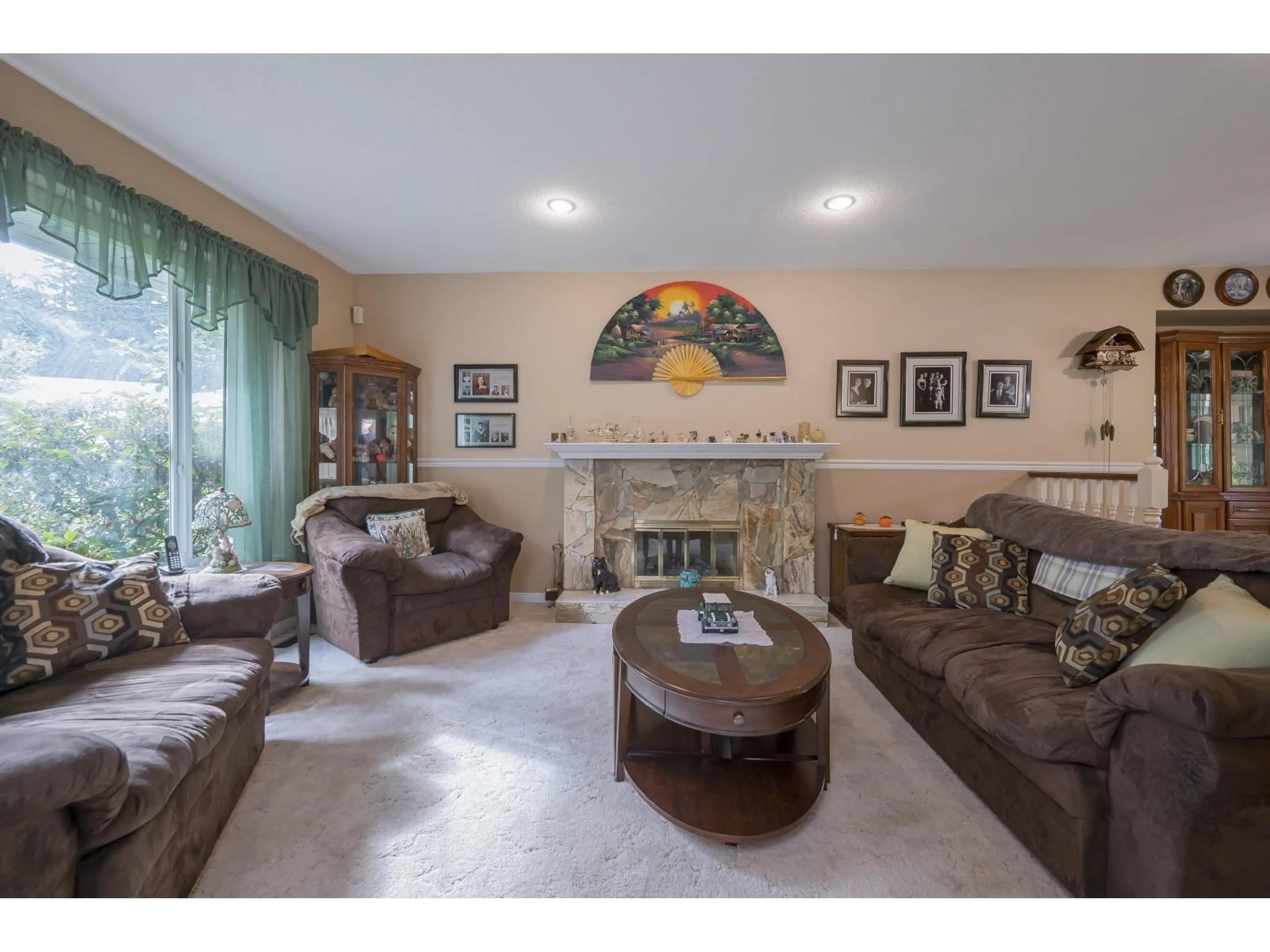 Living room with furniture, unknown for 13451 60A, Surrey British Columbia V3X1M1