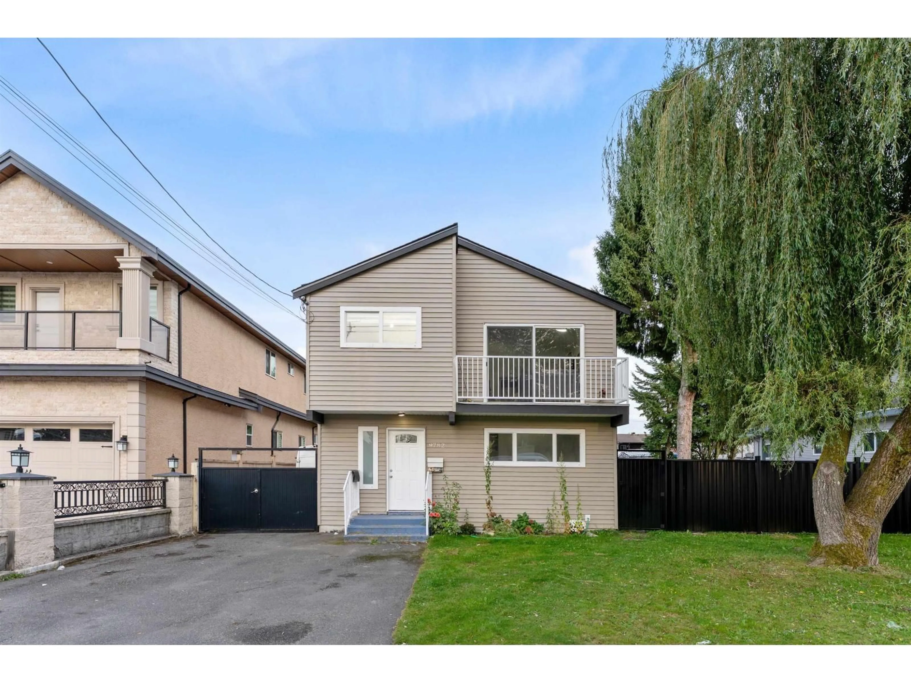 Home with vinyl exterior material, street for 9782 123, Surrey British Columbia V3V4N8