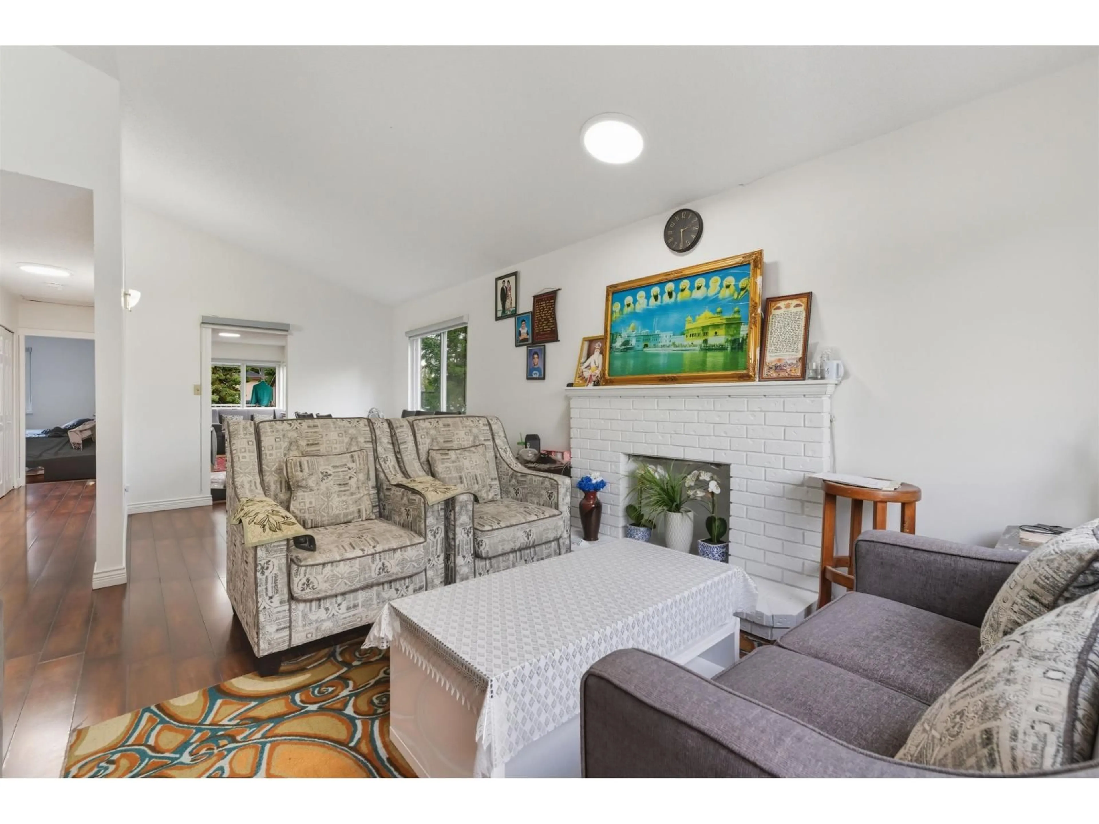 Living room with furniture, unknown for 9782 123, Surrey British Columbia V3V4N8