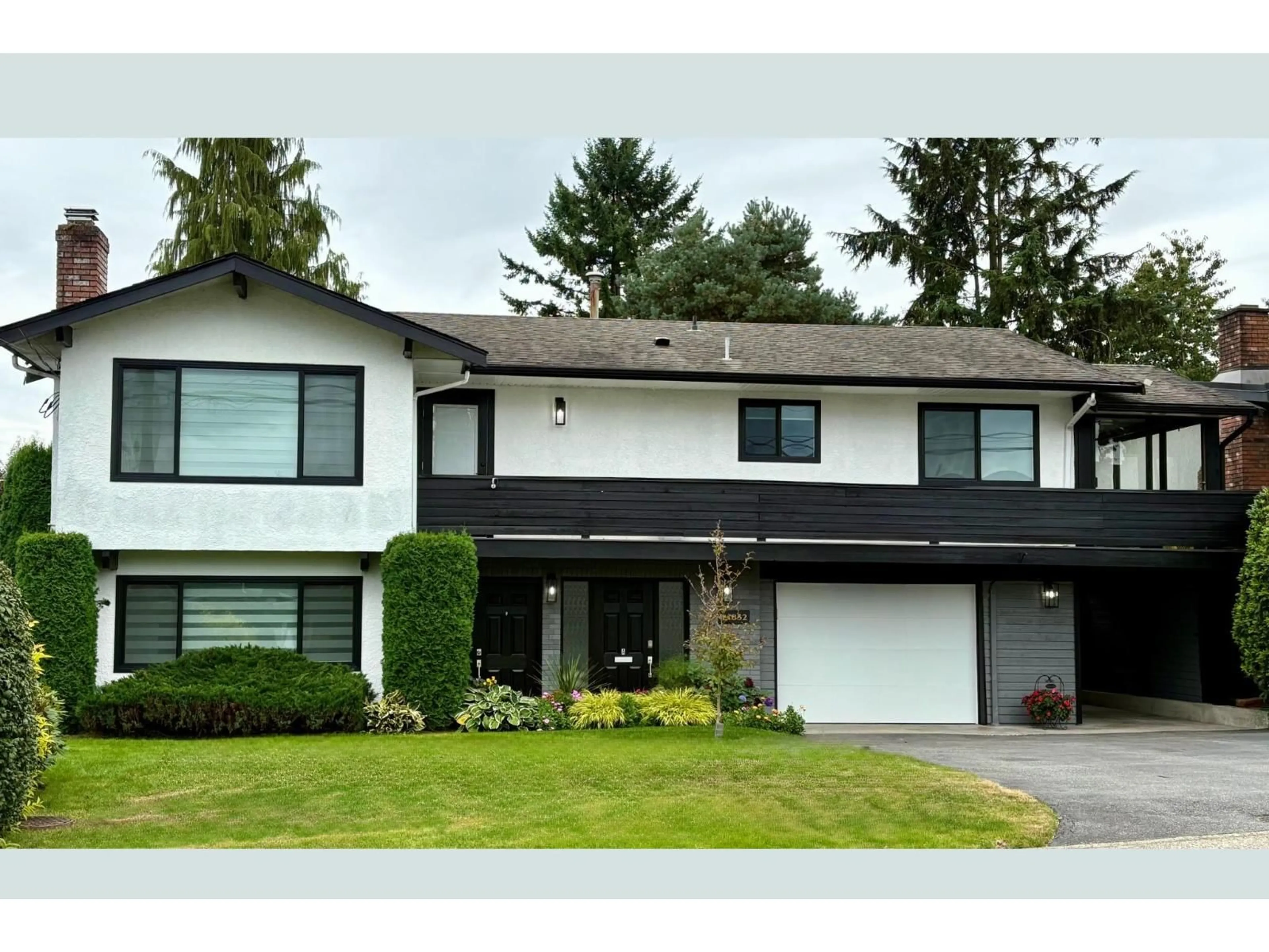 Home with vinyl exterior material, street for 11852 85A, Delta British Columbia V4C2V6