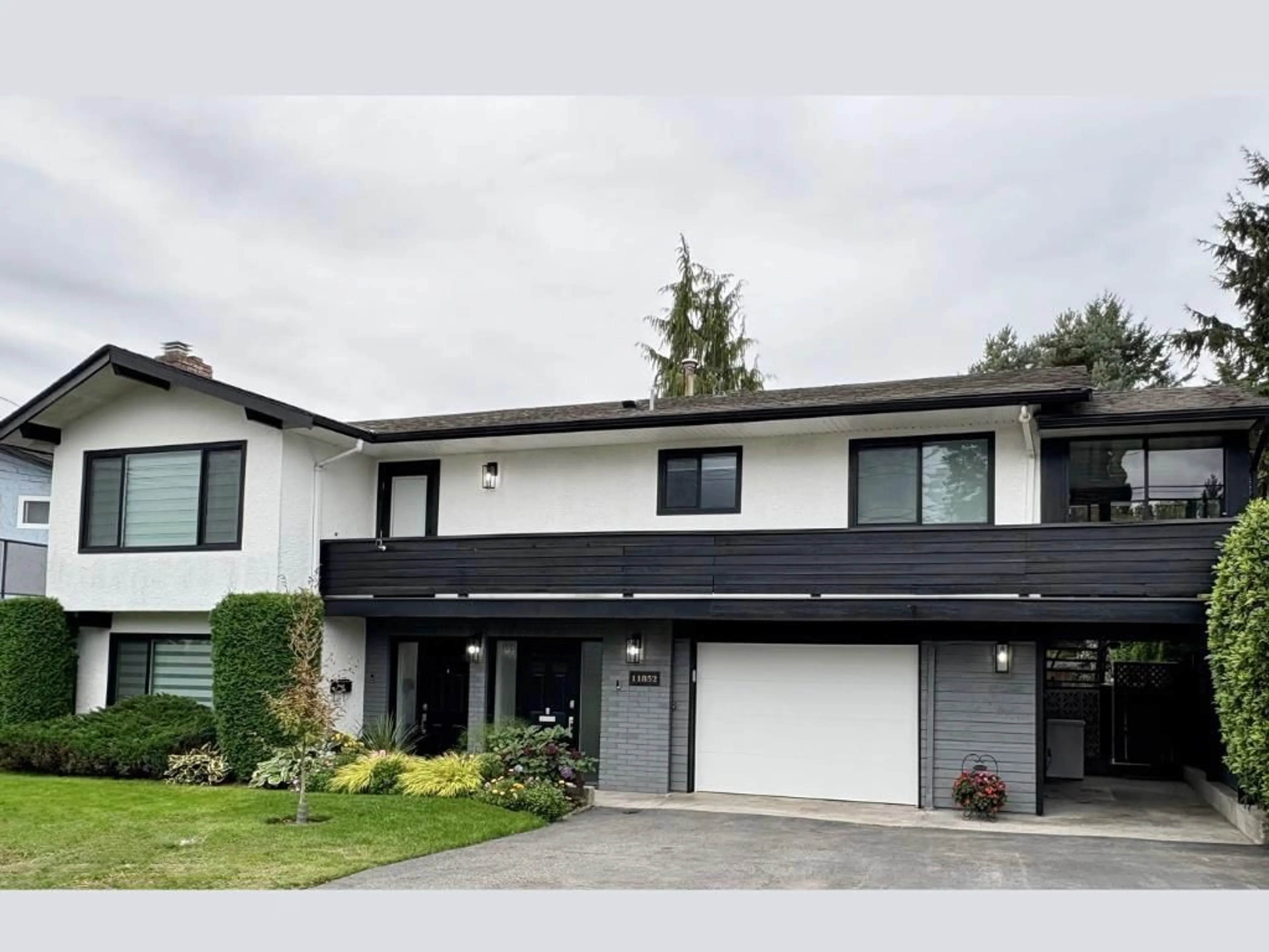 Home with vinyl exterior material, street for 11852 85A, Delta British Columbia V4C2V6