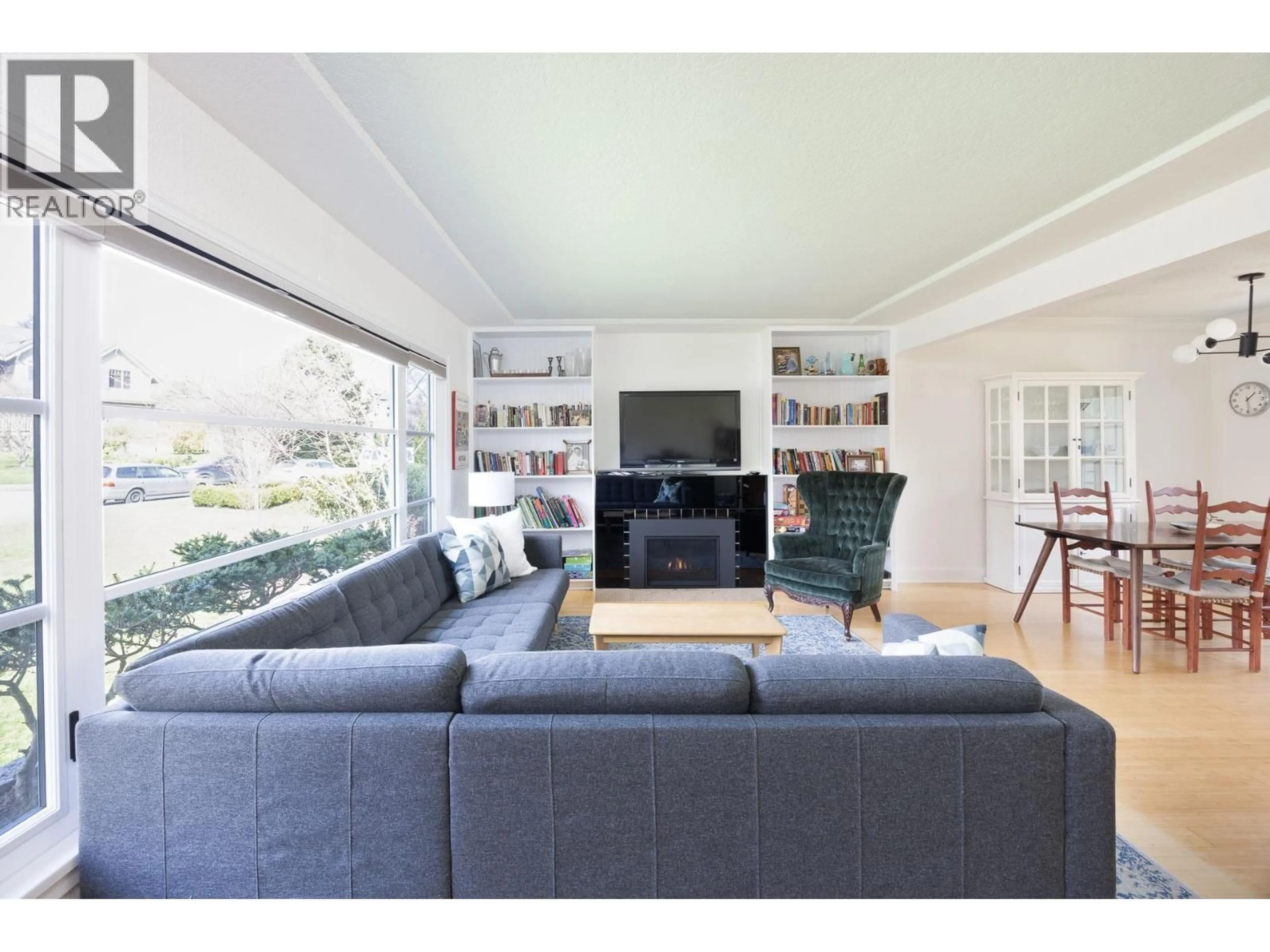 Living room with furniture, unknown for 106 COLLEGE COURT, New Westminster British Columbia V3L1K9