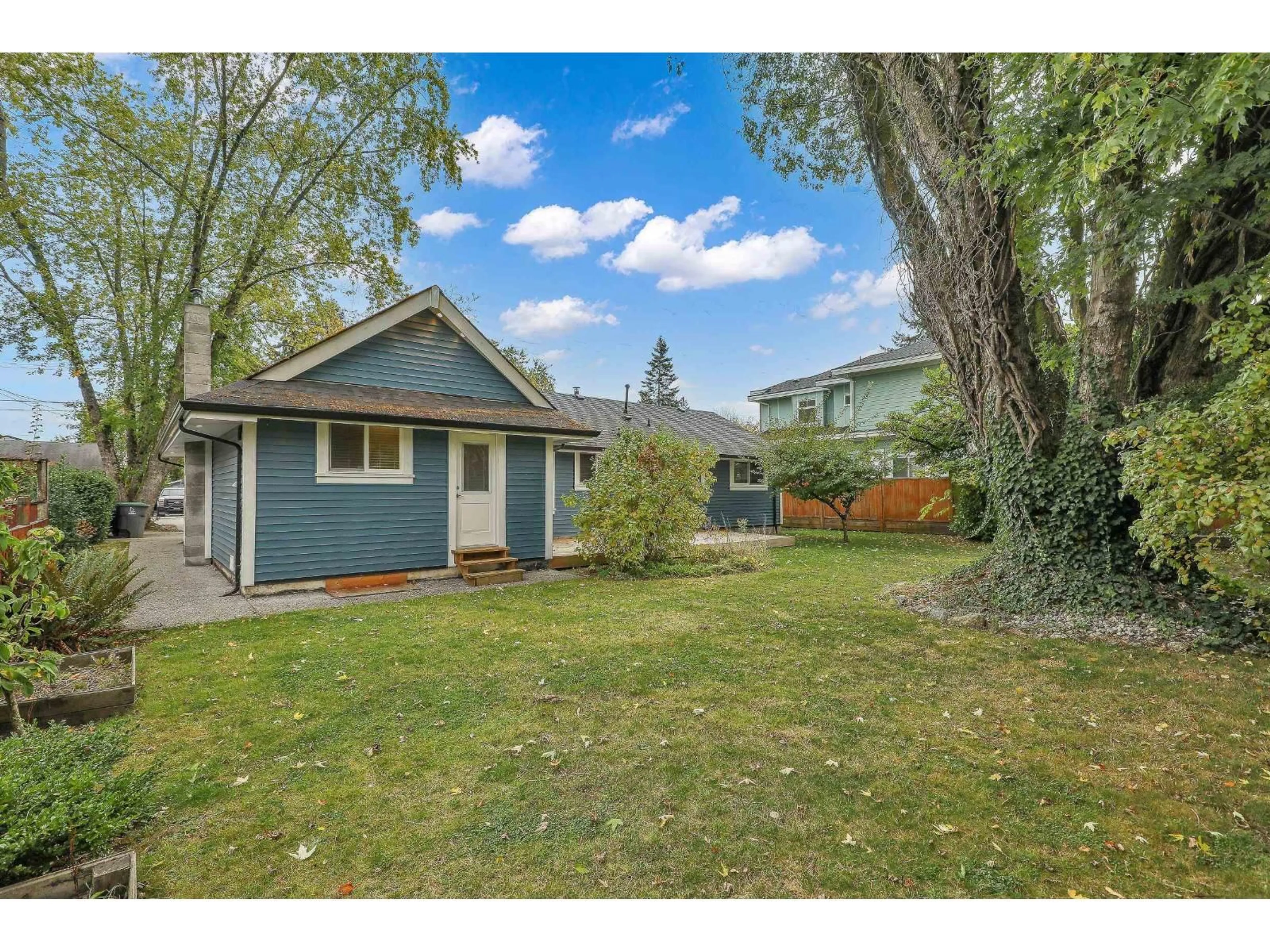 A pic from outside/outdoor area/front of a property/back of a property/a pic from drone, street for 8182 140B, Surrey British Columbia V3W8X3
