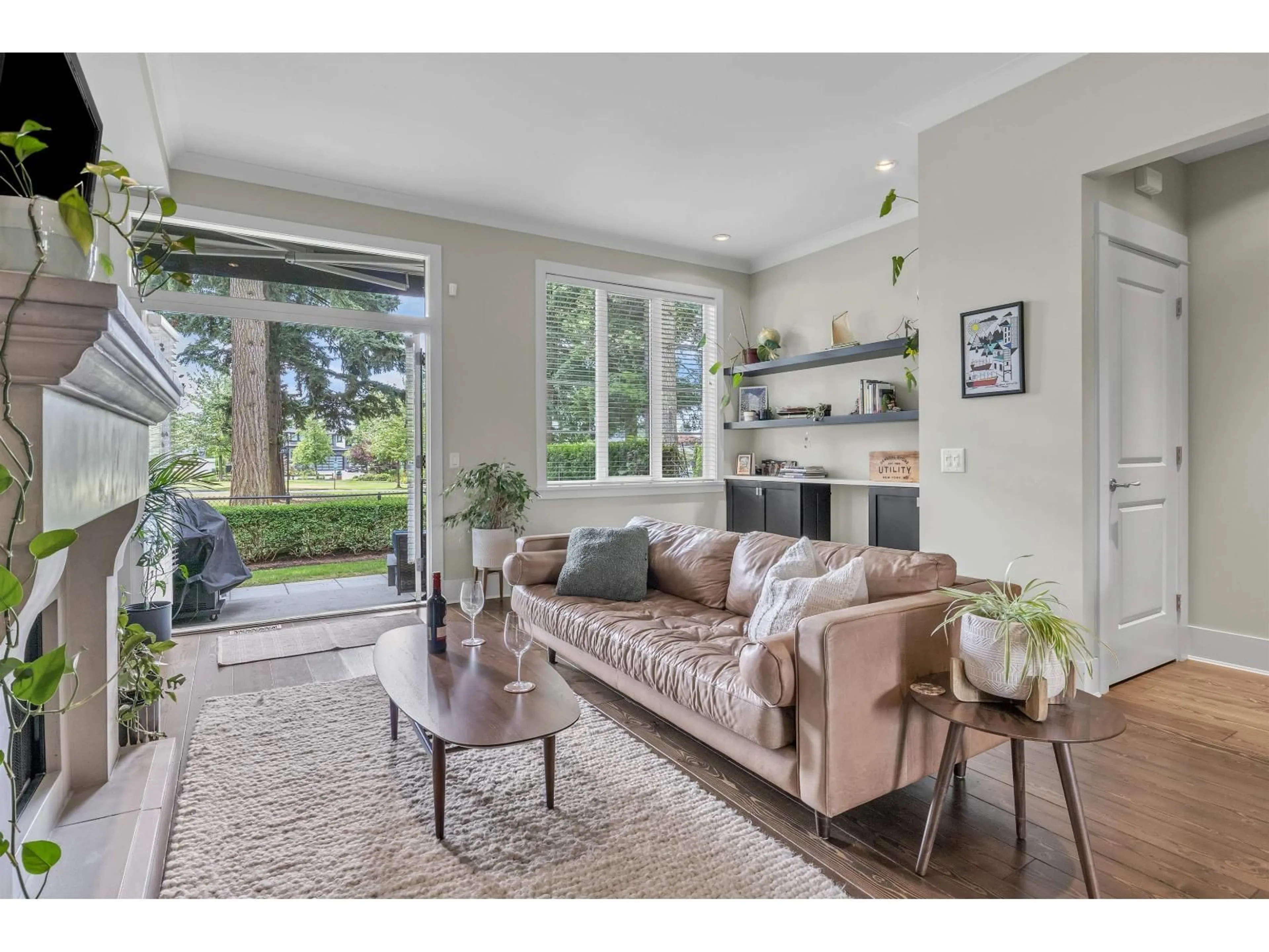 Living room with furniture, unknown for 527 - 2580 LANGDON, Abbotsford British Columbia V2T0A9