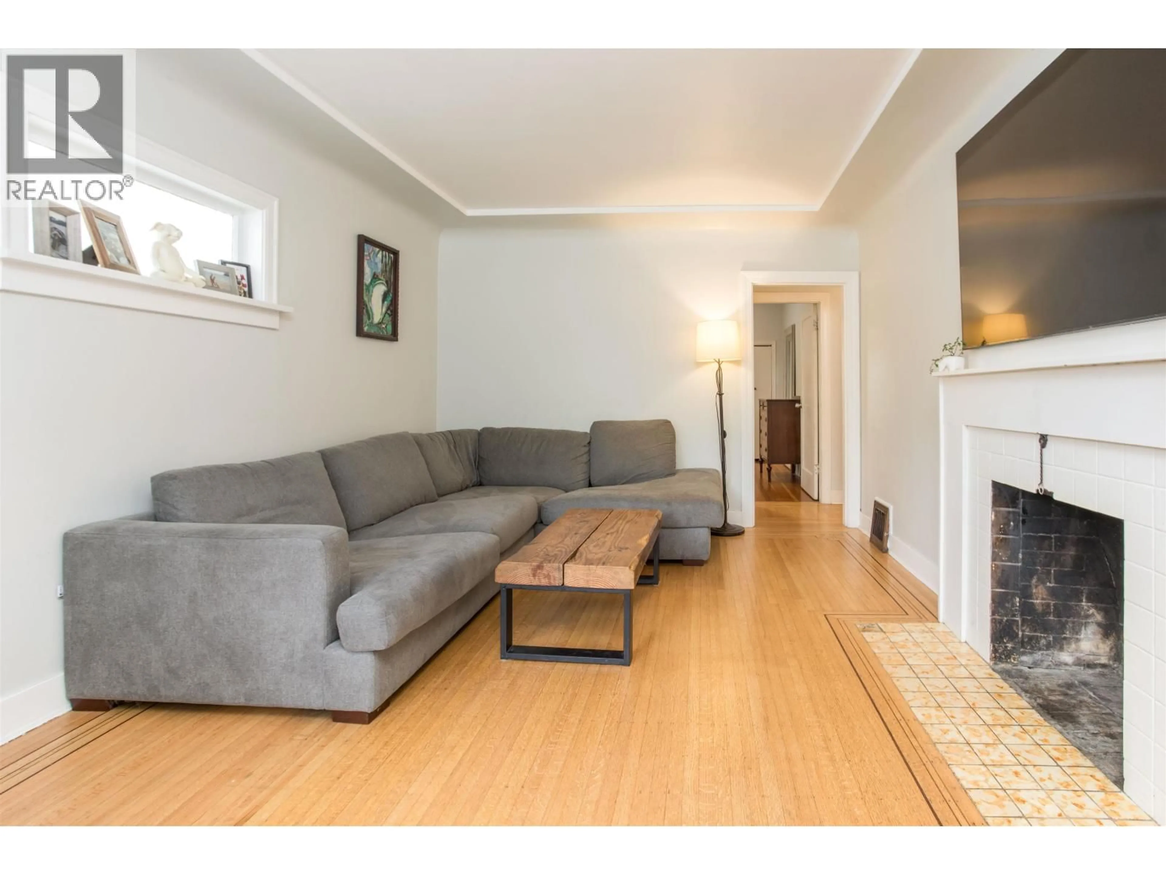 Living room with furniture, wood/laminate floor for 3566 11TH AVENUE, Vancouver British Columbia V6R2K2