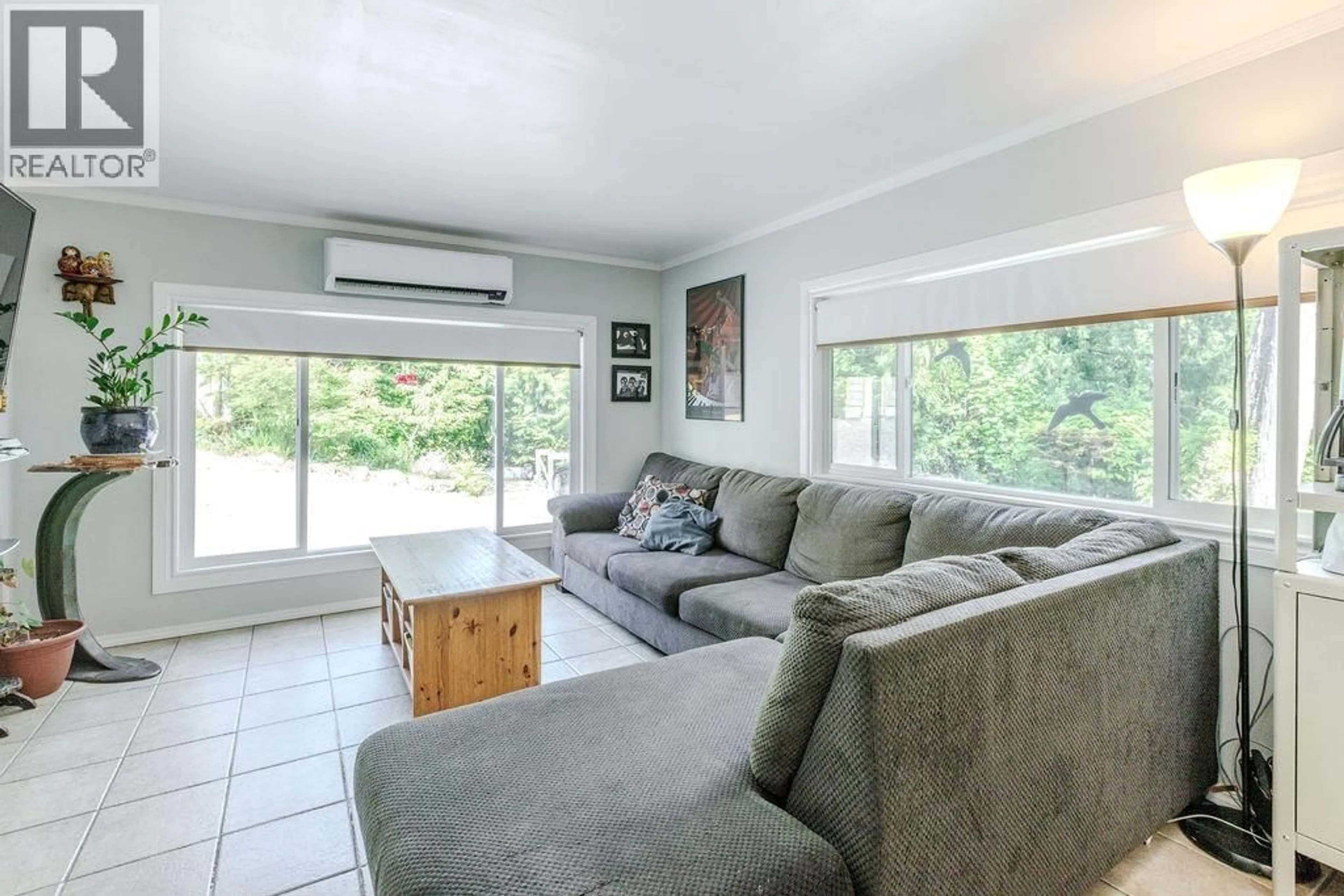 Living room with furniture, unknown for 5751 TILLICUM BAY ROAD, Sechelt British Columbia V7Z0C7
