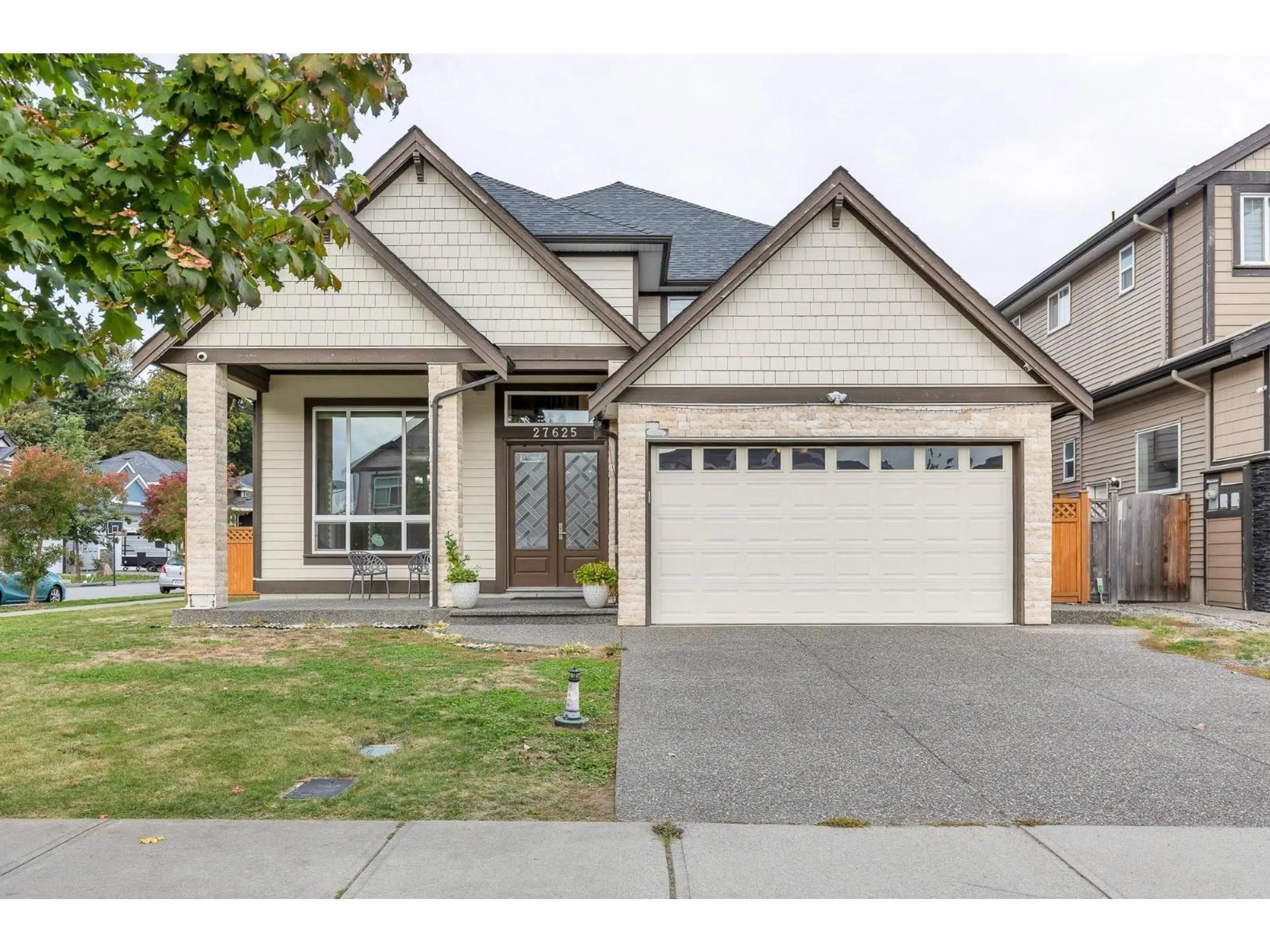 Home with vinyl exterior material, street for 27625 RAILCAR, Abbotsford British Columbia V4X0B8