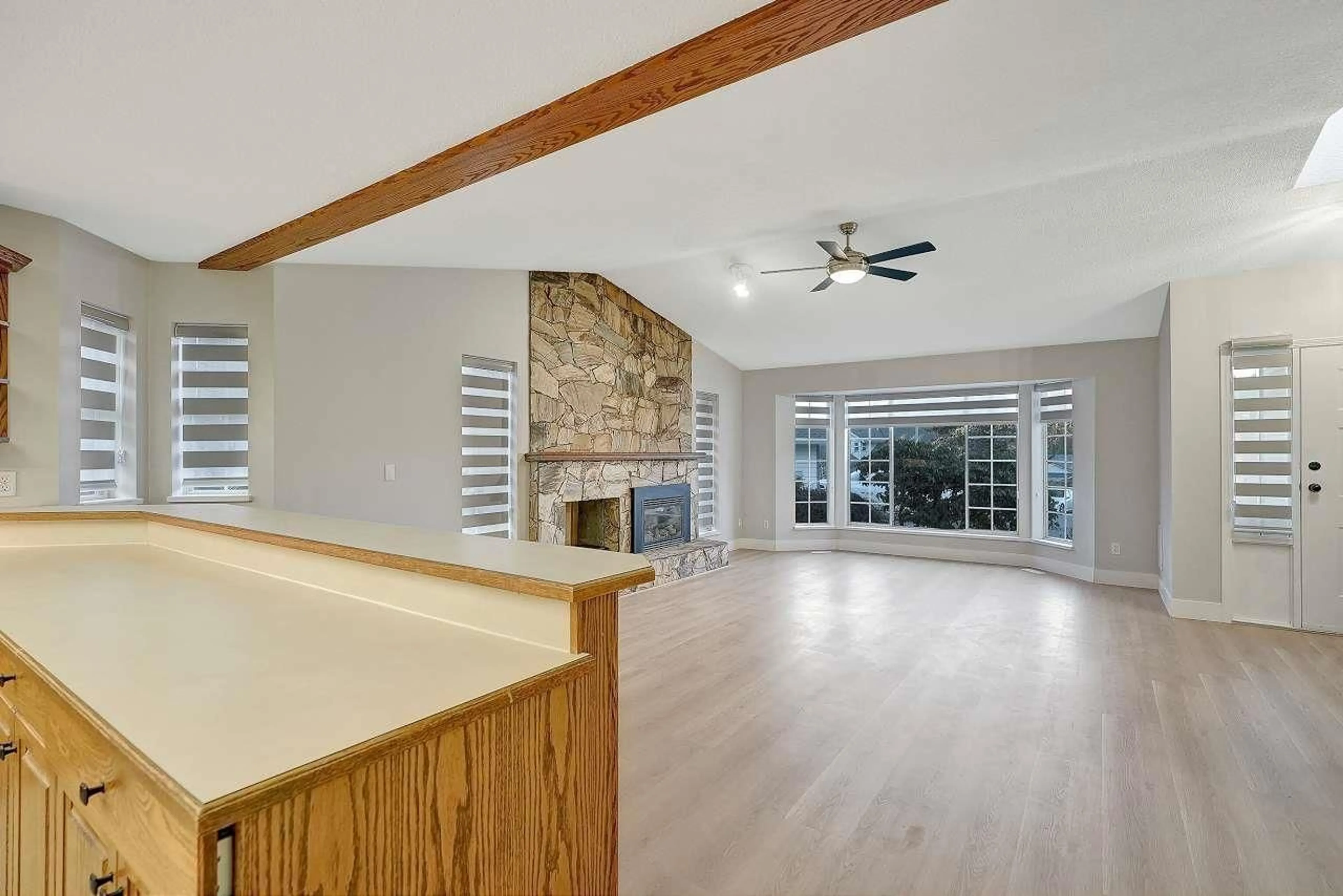Open concept kitchen, unknown for 13446 60A, Surrey British Columbia V3X1M1
