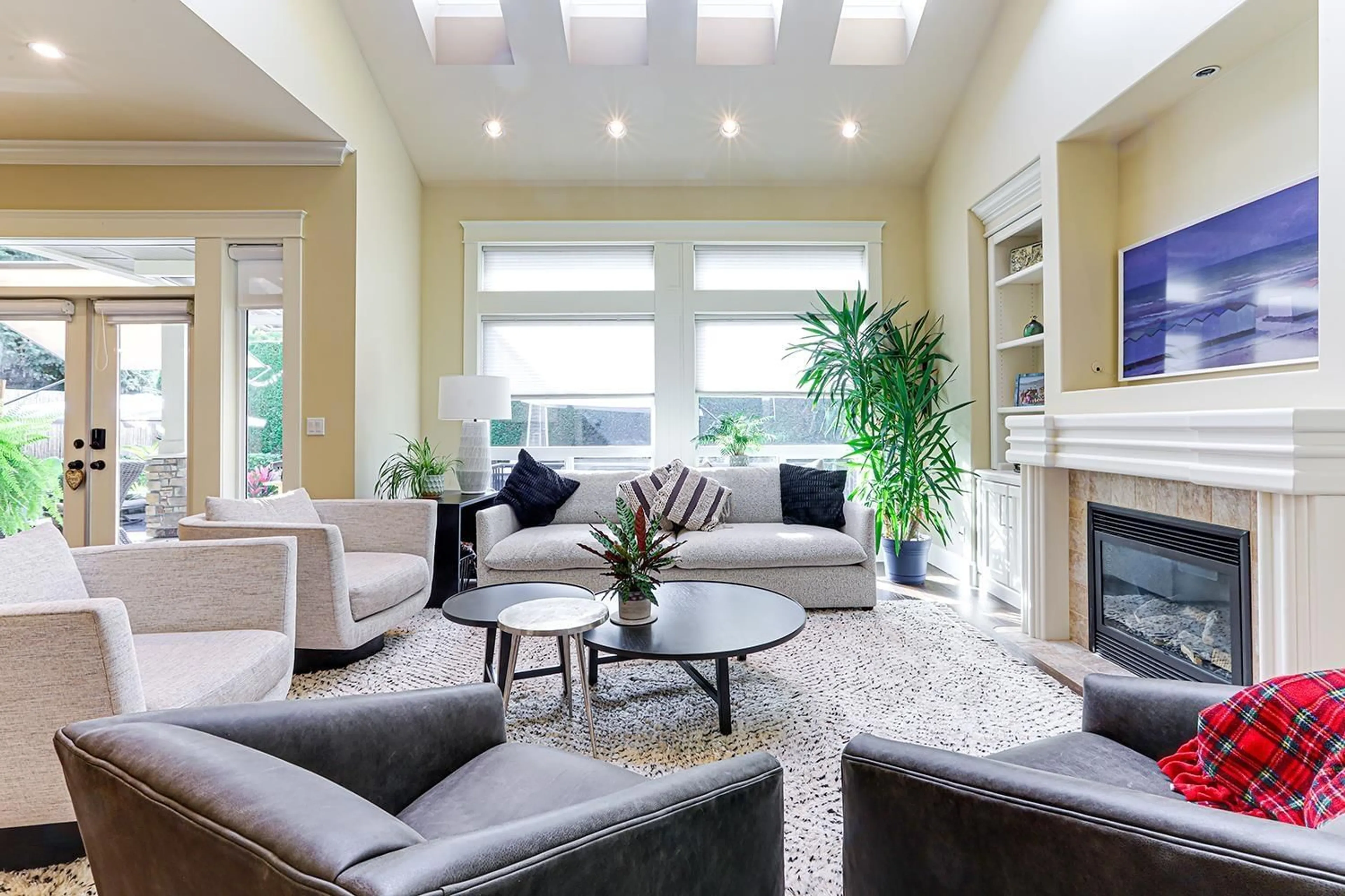 Living room with furniture, unknown for 2767 162, Surrey British Columbia V8S8E4